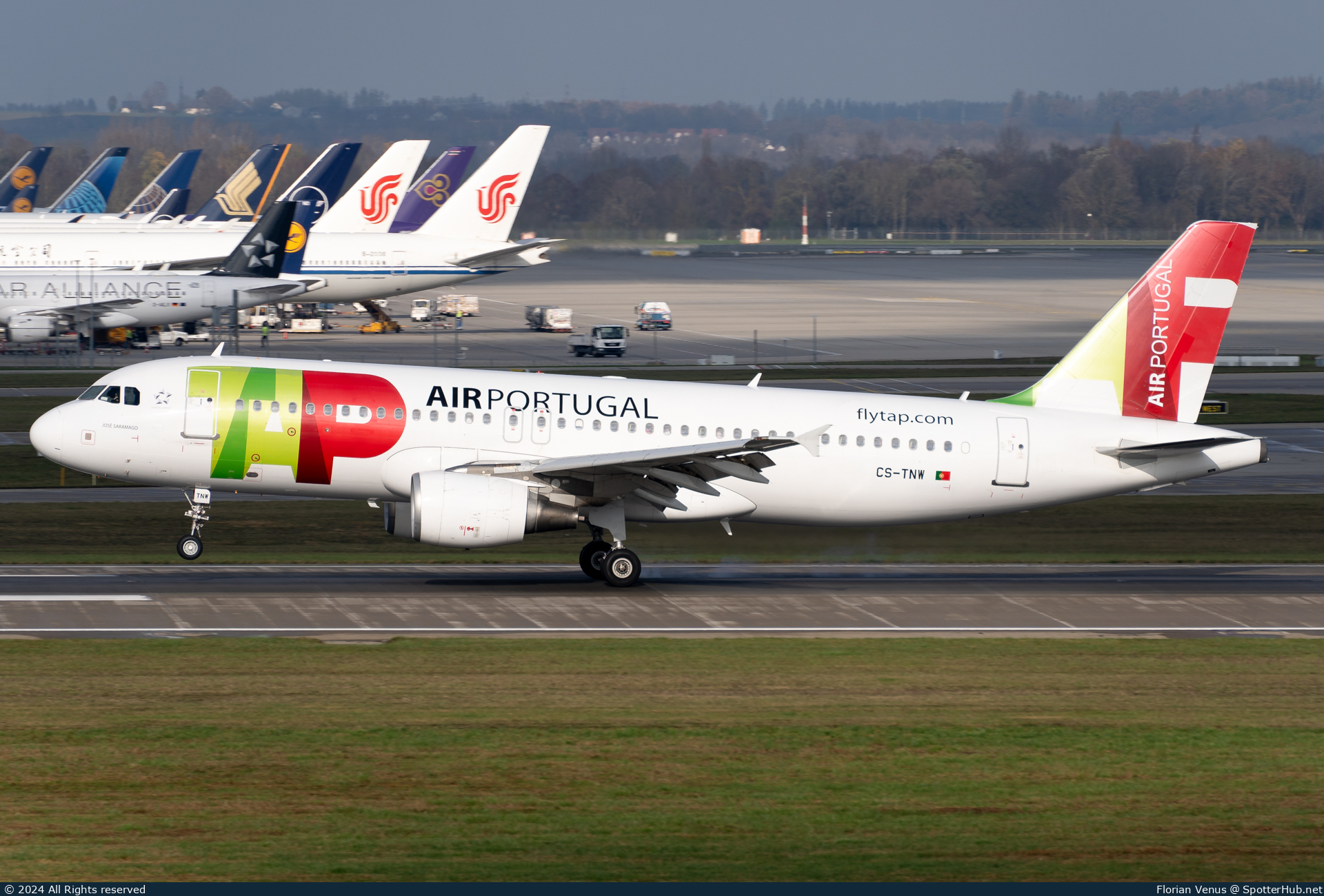 Photo of CS-TNW - Airbus A320-214 operated by TAP Air Portugal