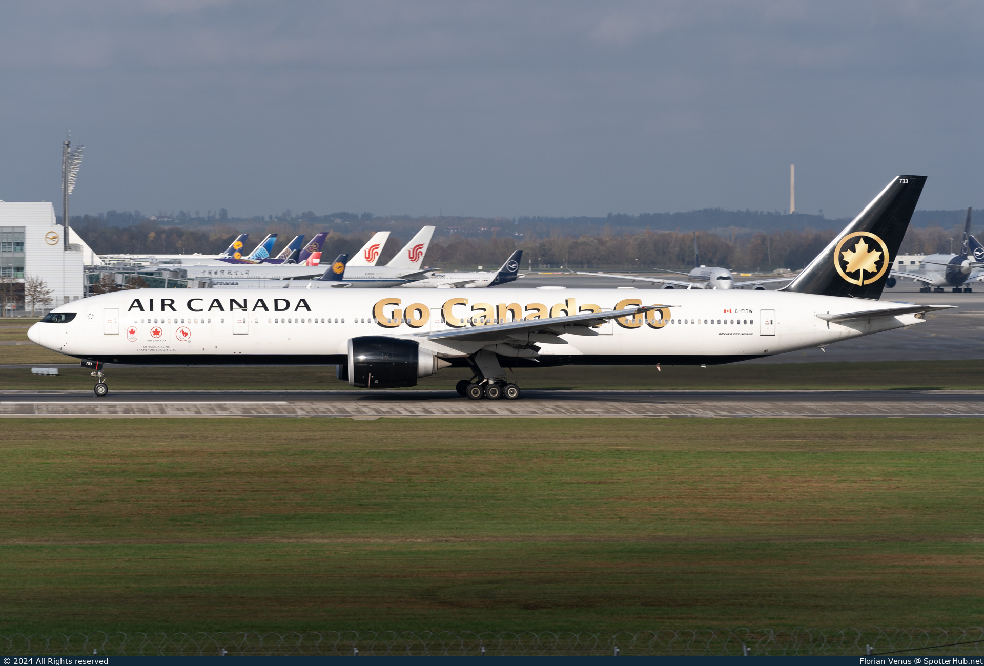 Photo of C-FITW - Boeing 777-333(ER) operated by Air Canada