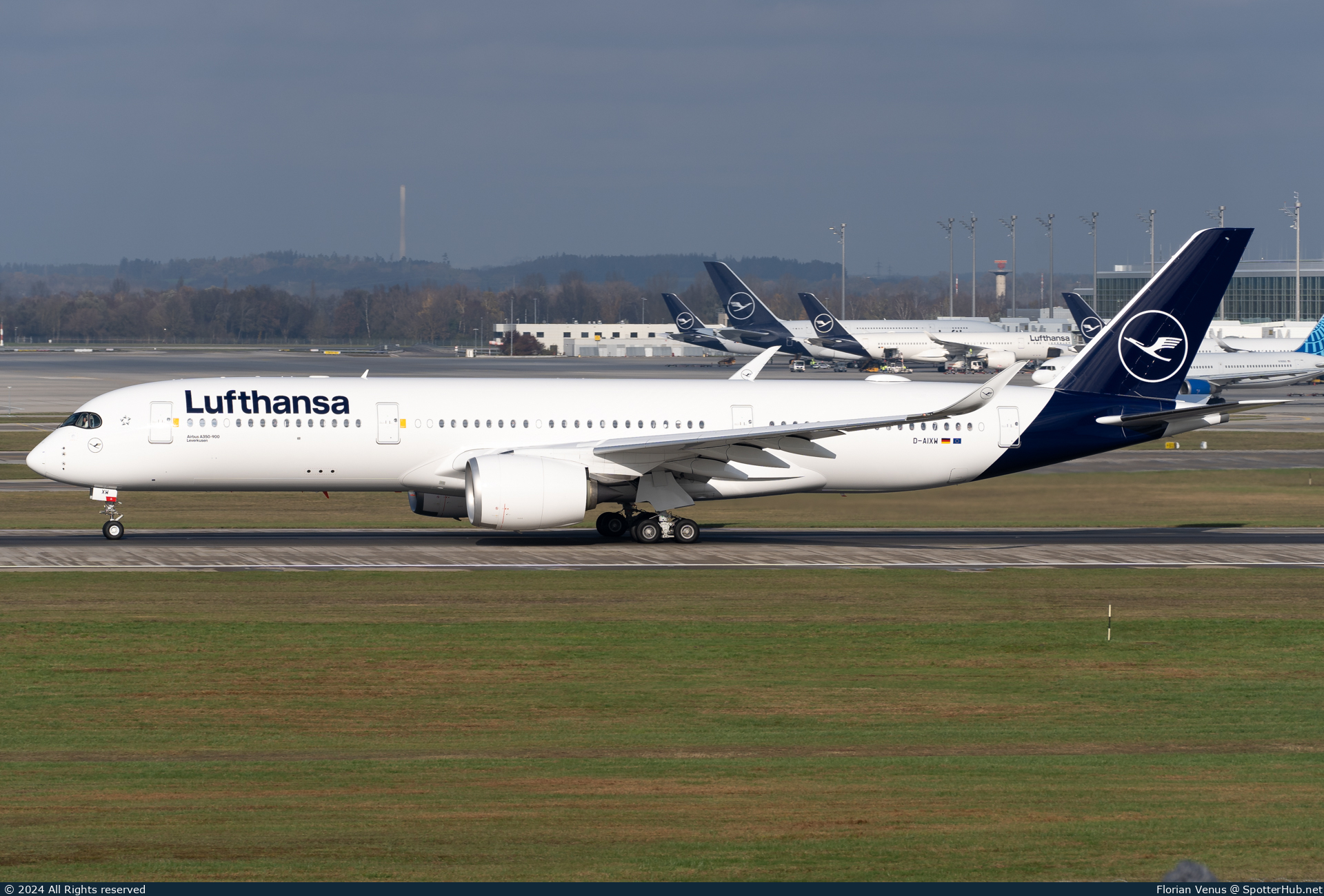 Photo of D-AIXW - Airbus A350-941 operated by Lufthansa