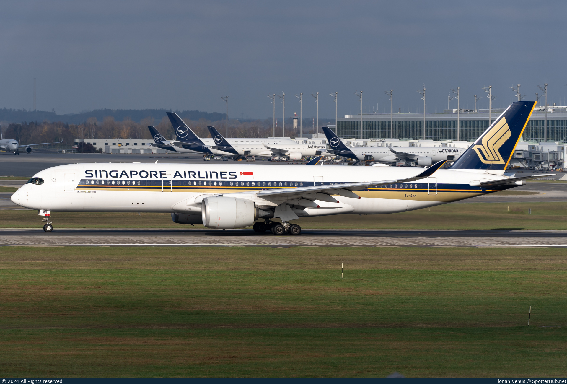 Photo of 9V-SMN - Airbus A350-941 operated by Singapore Airlines