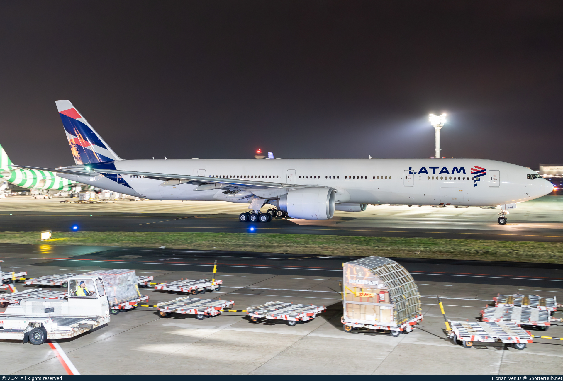 Photo of PT-MUE - Boeing 777-32W(ER) operated by LATAM Airlines Brasil