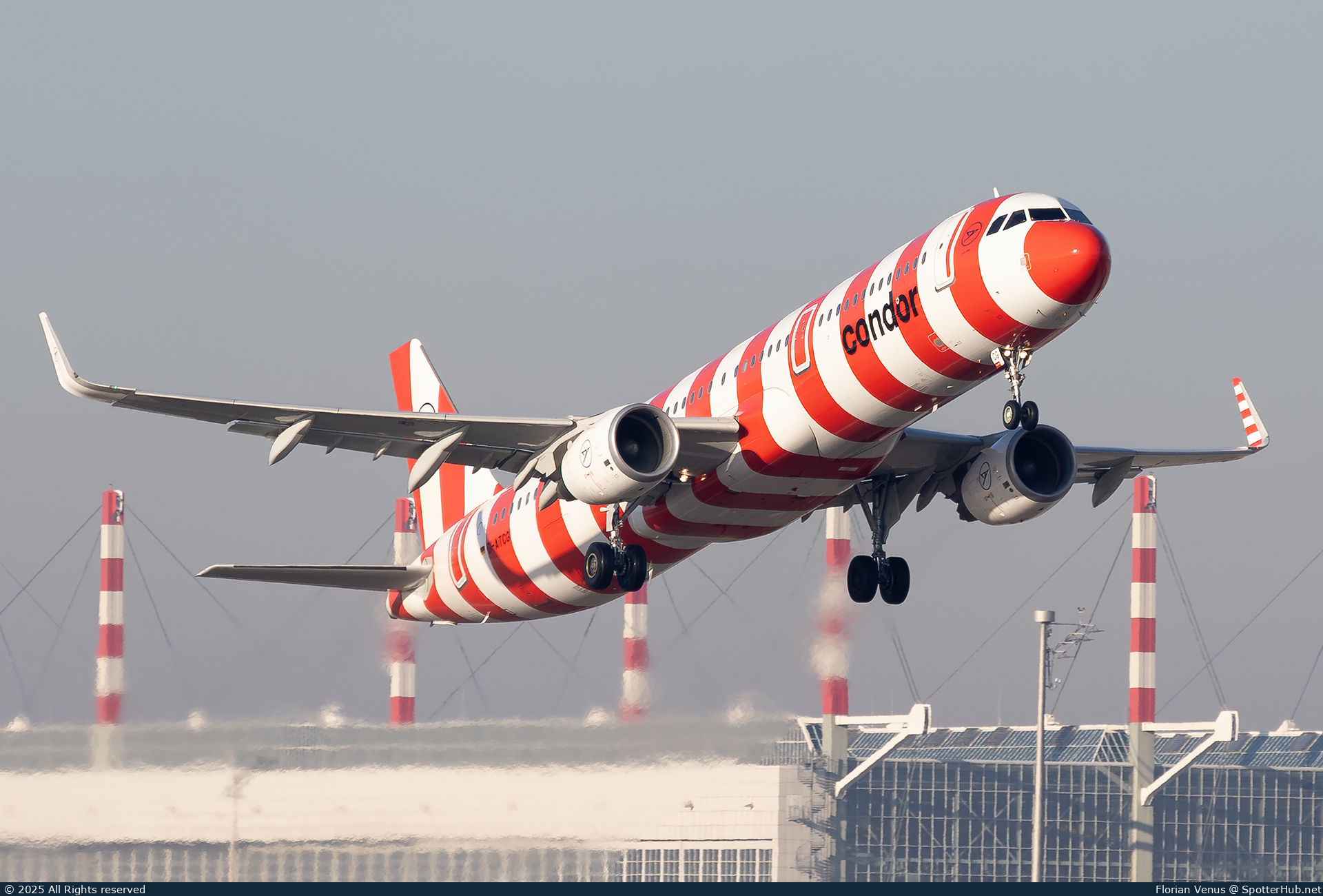 Photo of D-ATCG - Airbus A321-211 operated by Condor