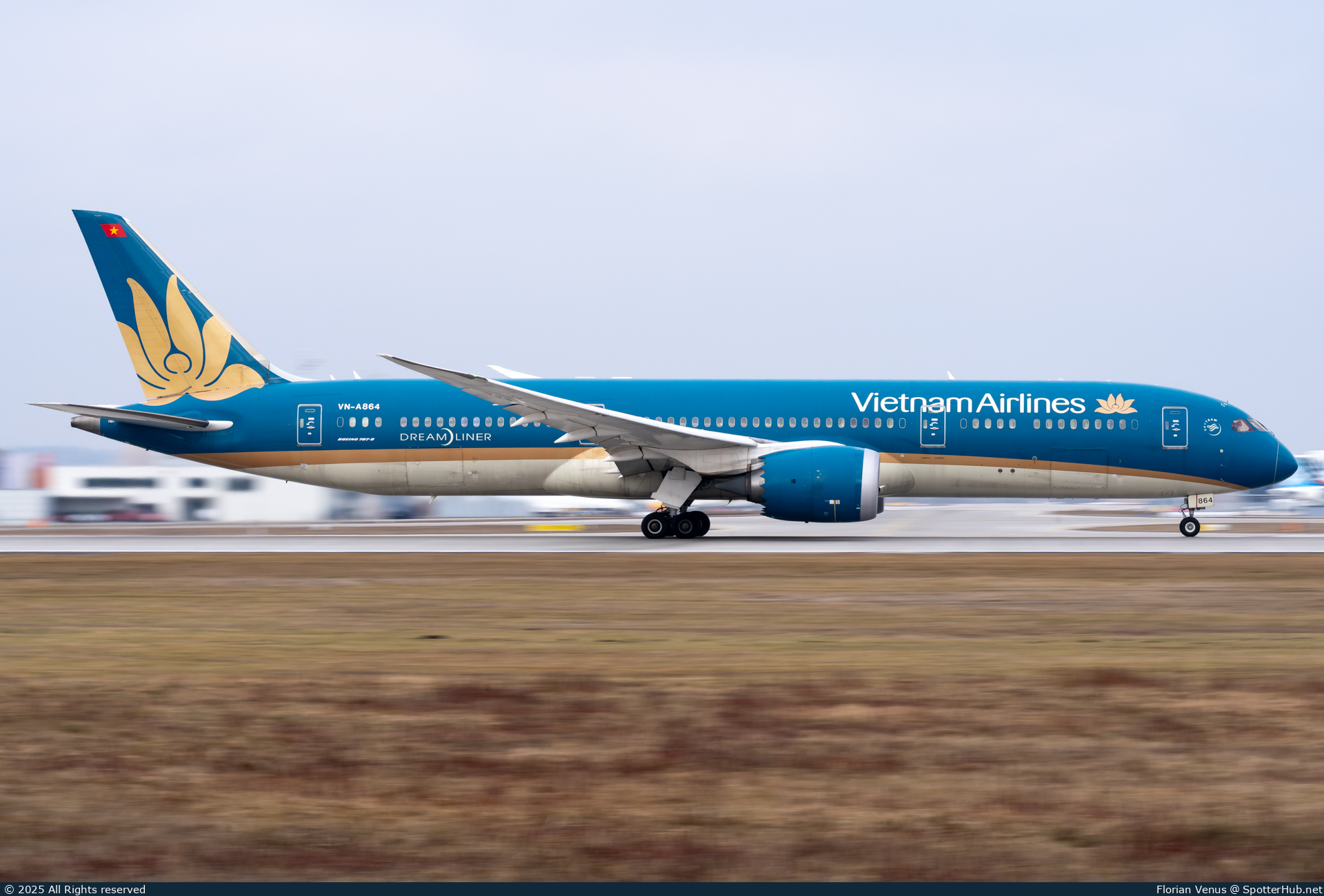 Photo of VN-A864 - Boeing 787-9 Dreamliner operated by Vietnam Airlines