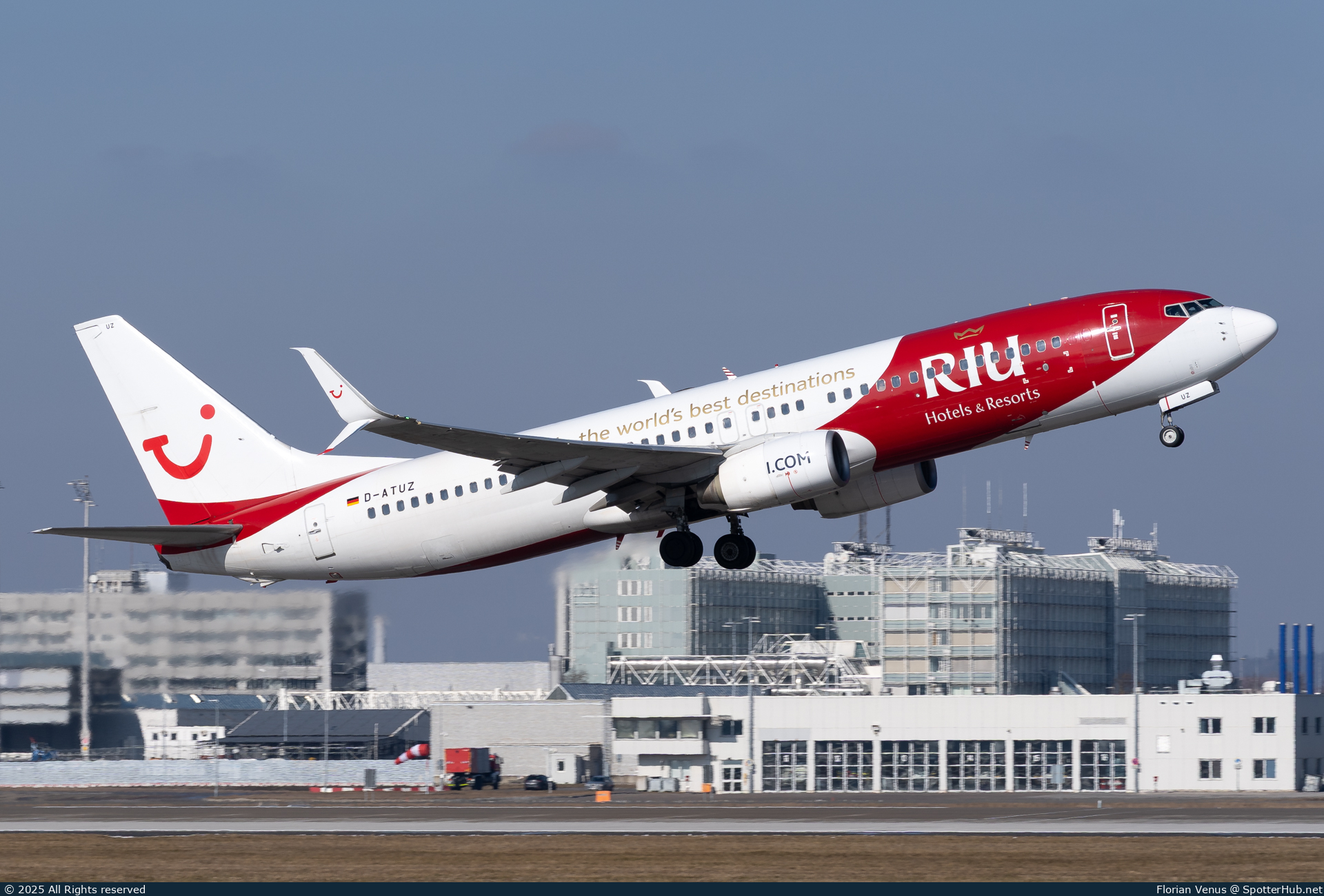 Photo of D-ATUZ - Boeing 737-8K5 operated by TUIfly
