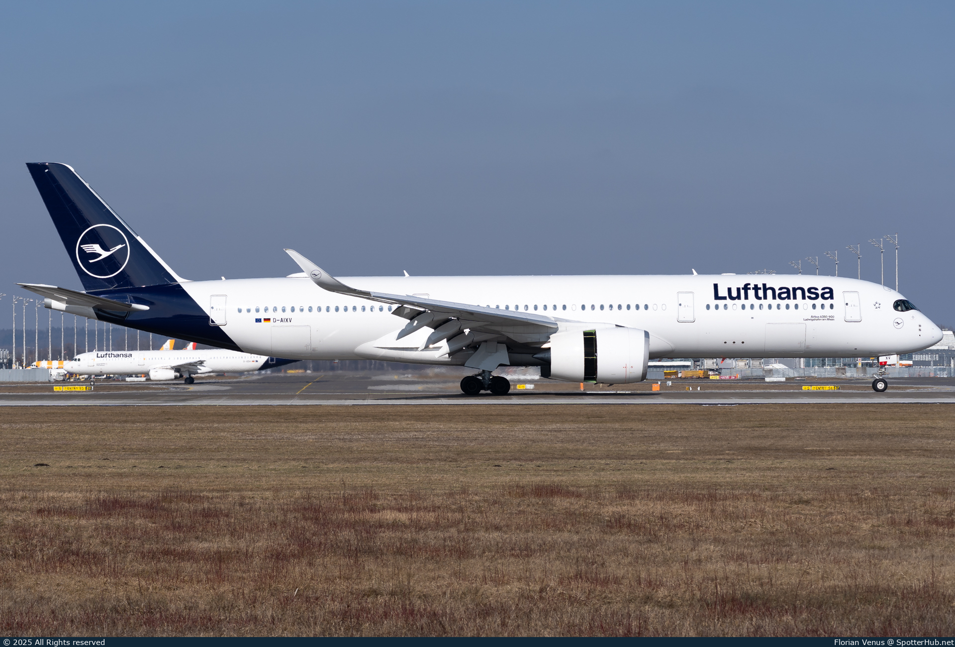 Photo of D-AIXV - Airbus A350-941 operated by Lufthansa