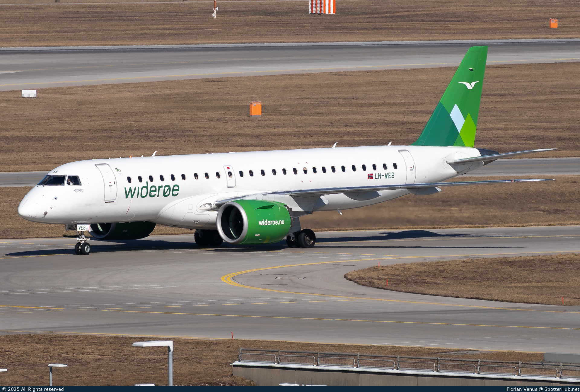 Photo of LN-WEB - Embraer ERJ-190-E2 operated by Widerøe