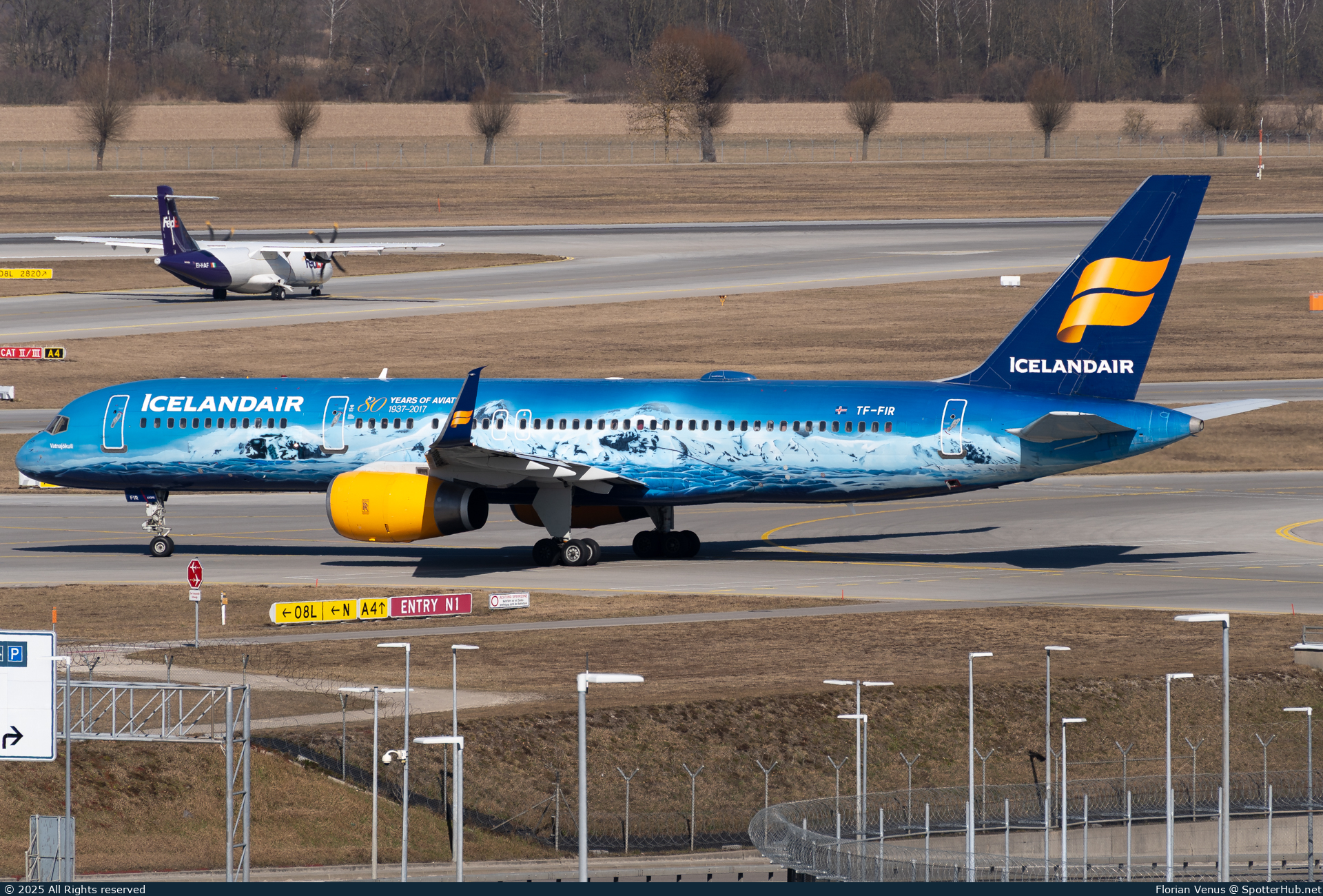 Photo of TF-FIR - Boeing 757-256 operated by Icelandair