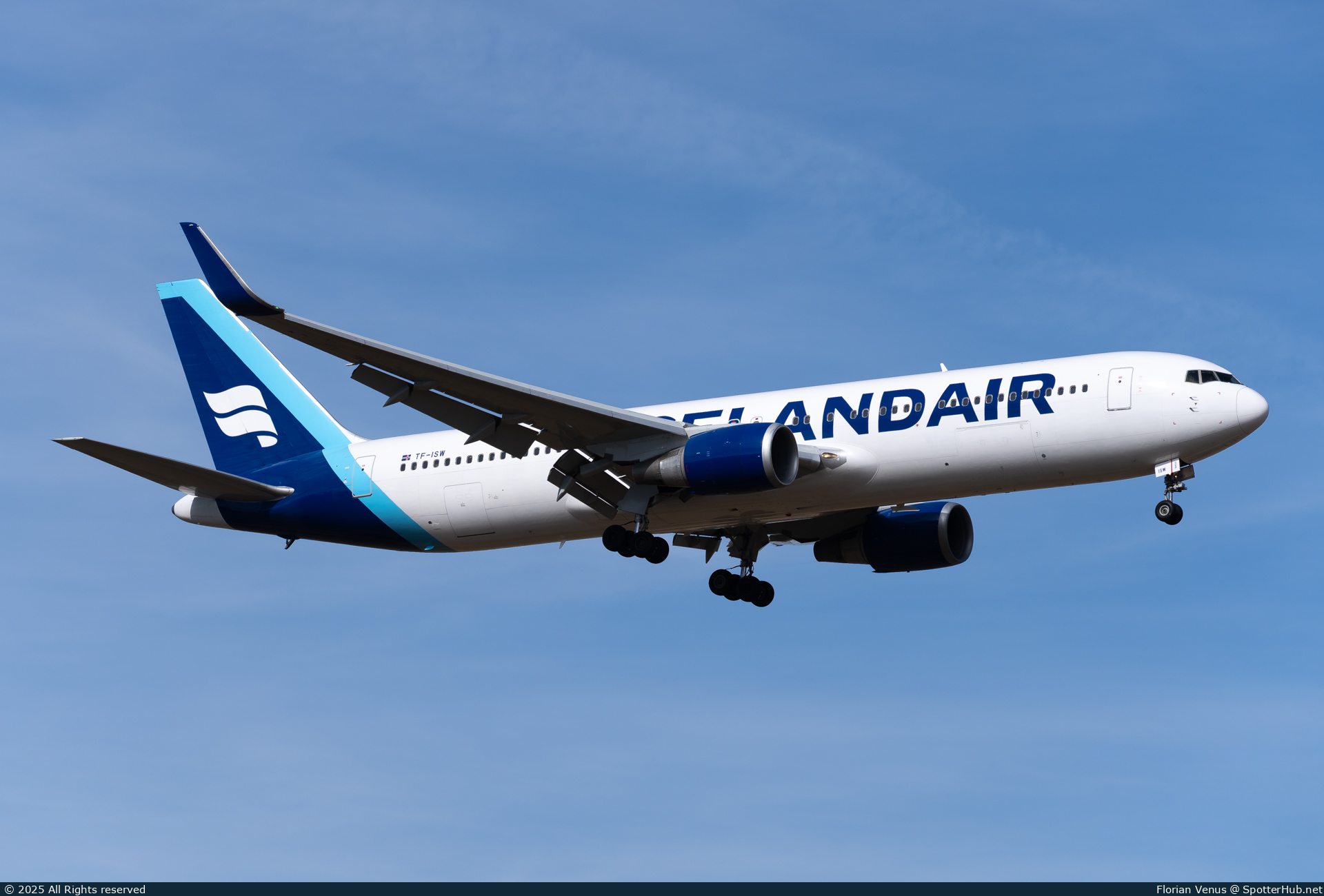 Photo of TF-ISW - Boeing 767-319(ER) operated by Icelandair
