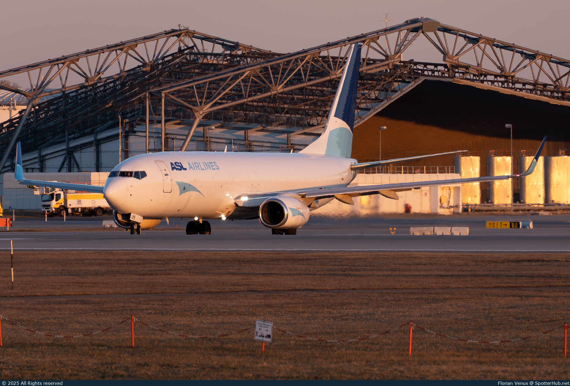 Photo of OE-IXK - Boeing 737-86N(BCF) operated by ASL Airlines Belgium