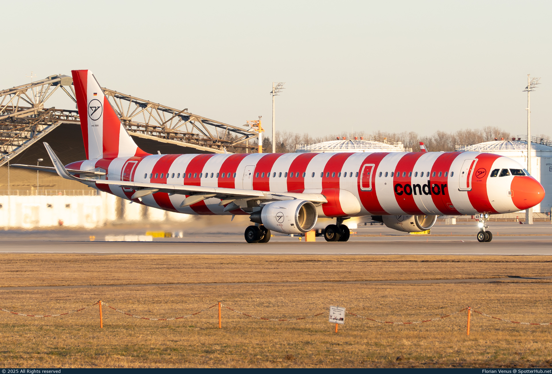 Photo of D-AIAB - Airbus A321-211 operated by Condor