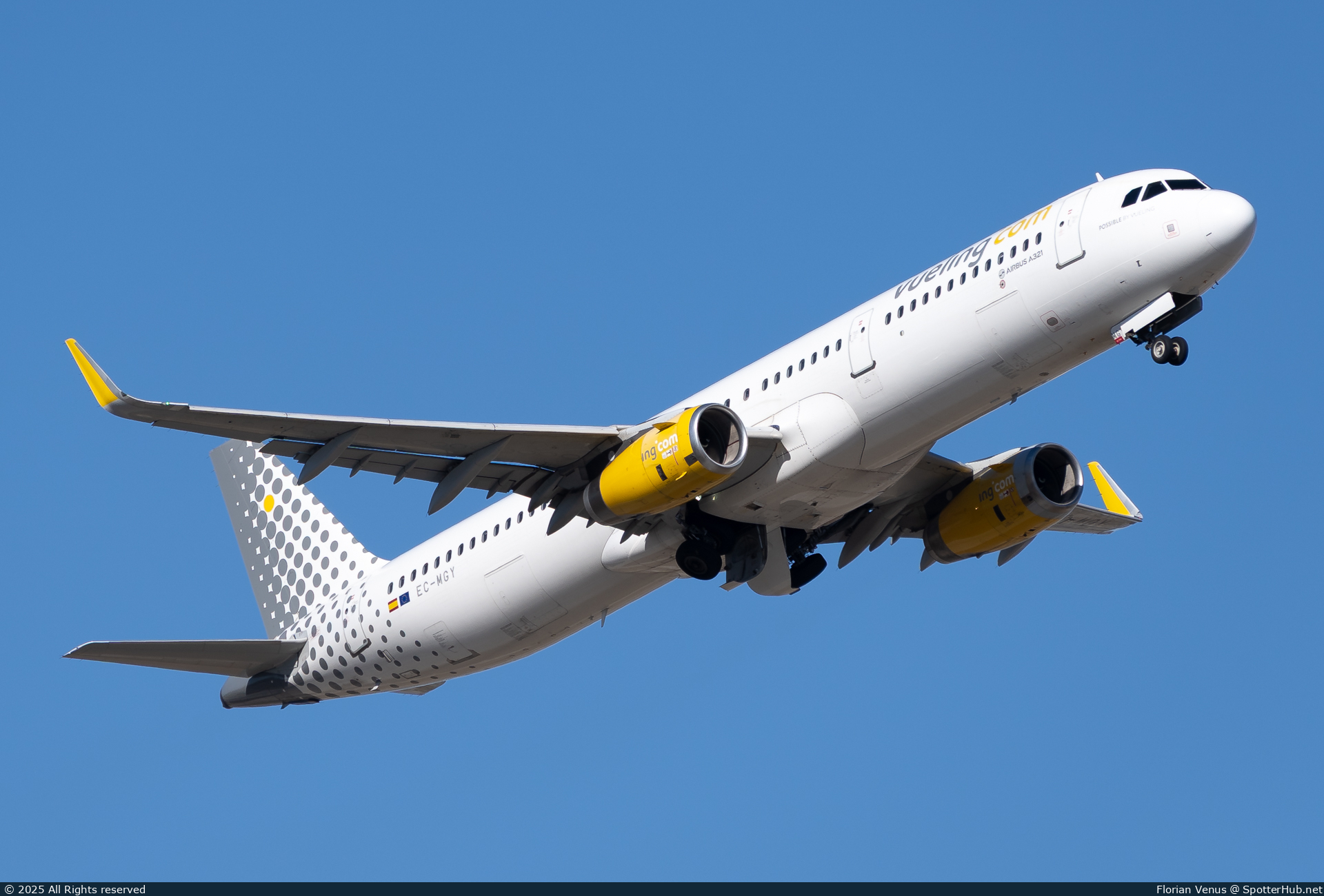 Photo of EC-MGY - Airbus A321-231 operated by Vueling