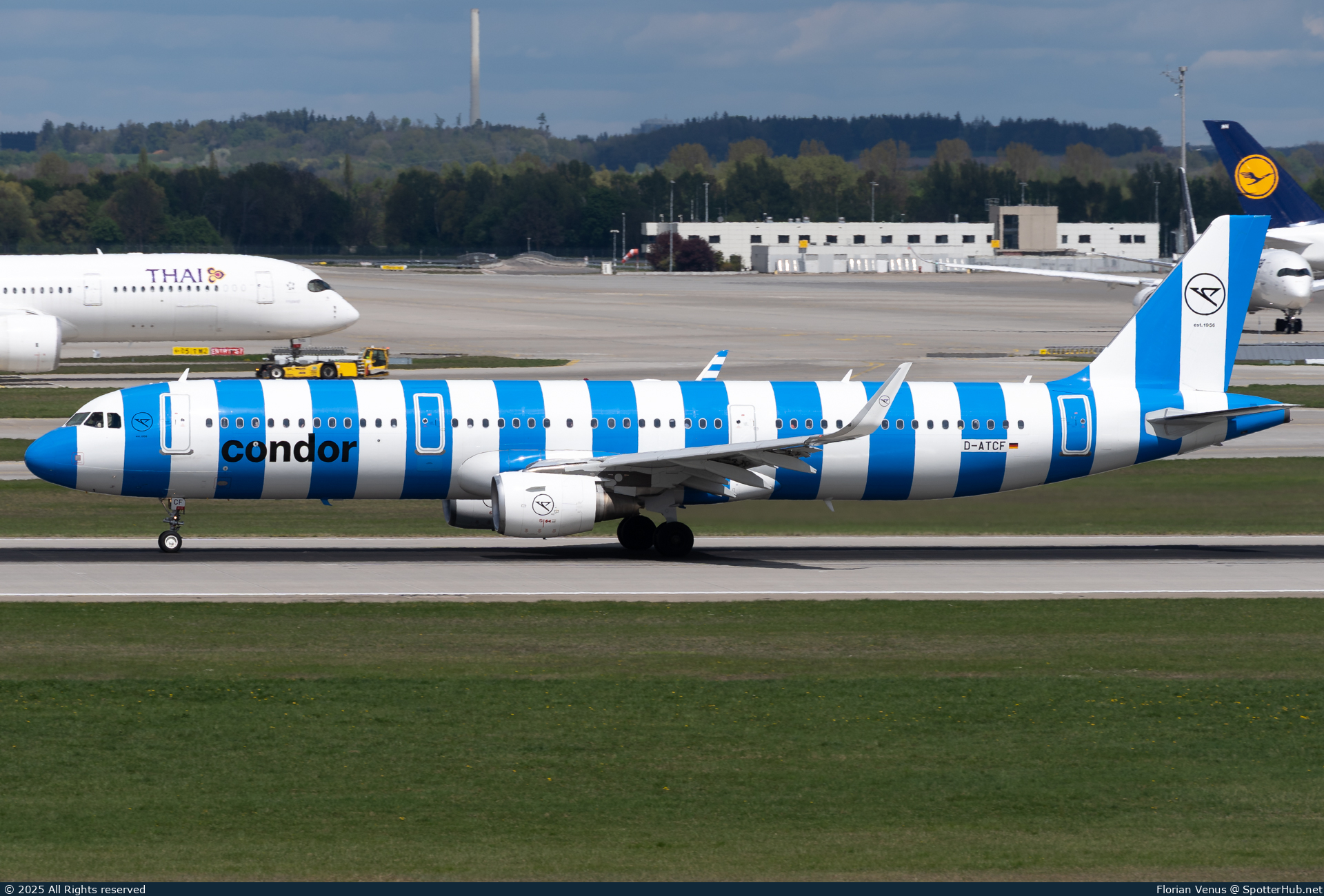 Photo of D-ATCF - Airbus A321-211 operated by Condor