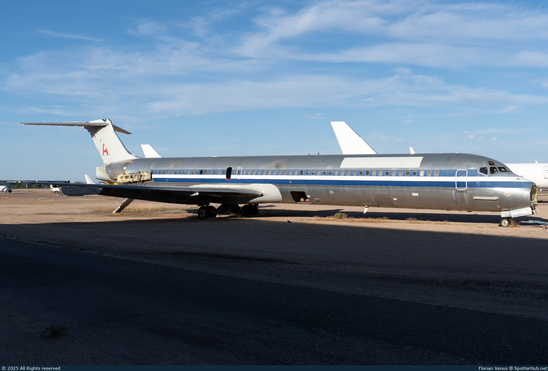 Photo of N451AA - McDonnell Douglas MD-82 operated by American Airlines