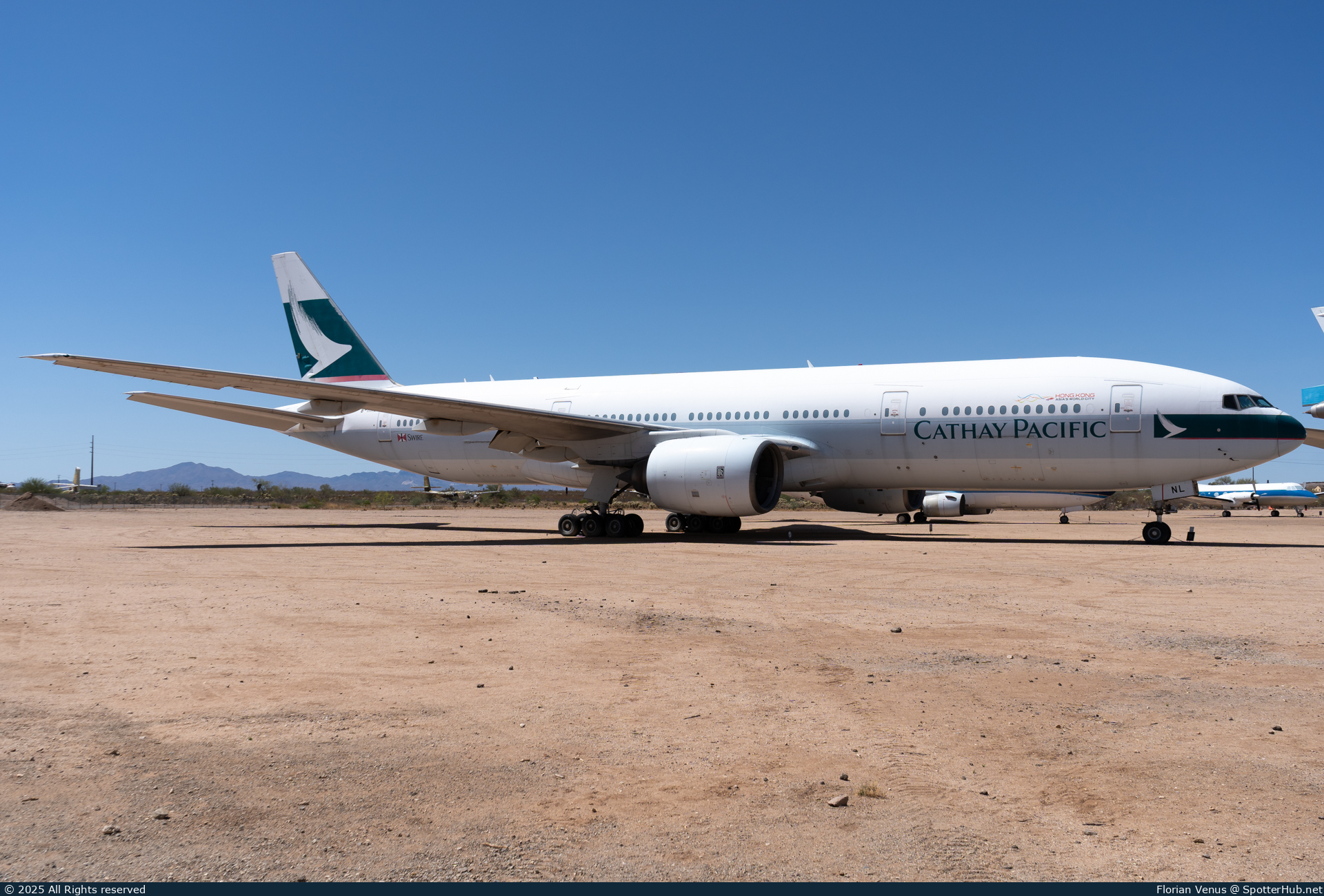 Photo of B-HNL - Boeing 777-267 operated by Cathay Pacific Airways