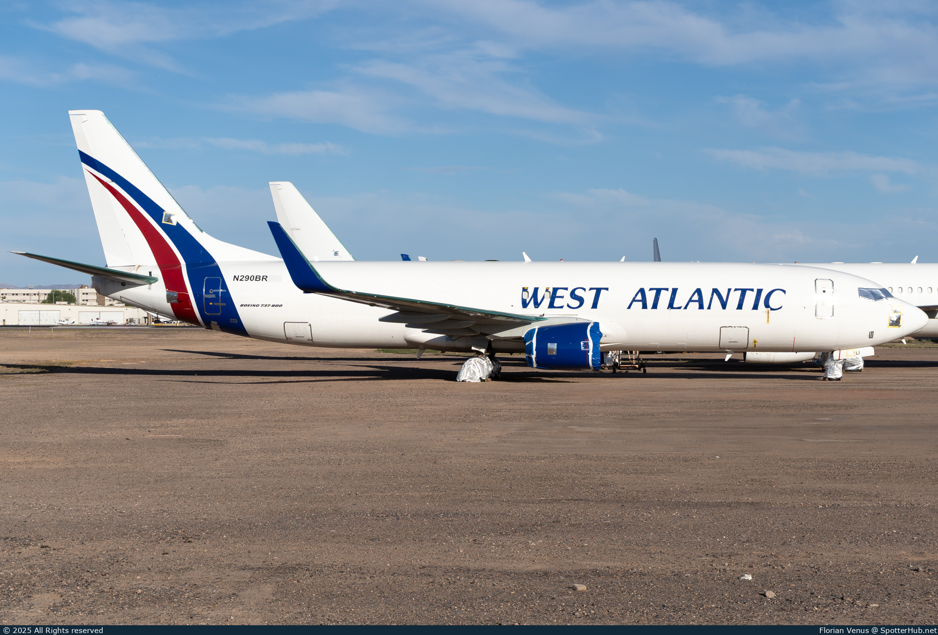 Photo of N290BR - Boeing 737-85R(SF) operated by BlackRock Financial Management