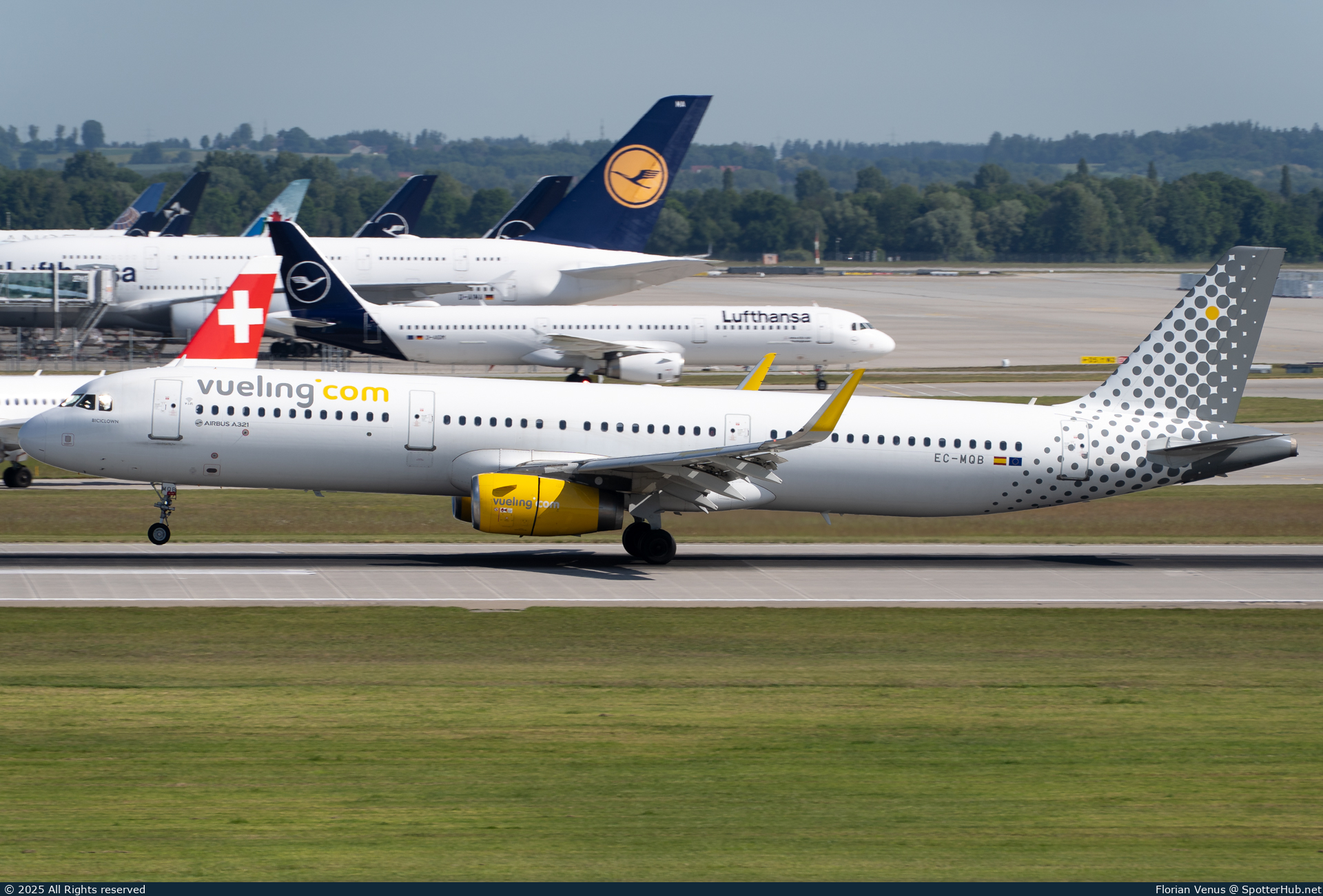 Photo of EC-MQB - Airbus A321-231 operated by Vueling