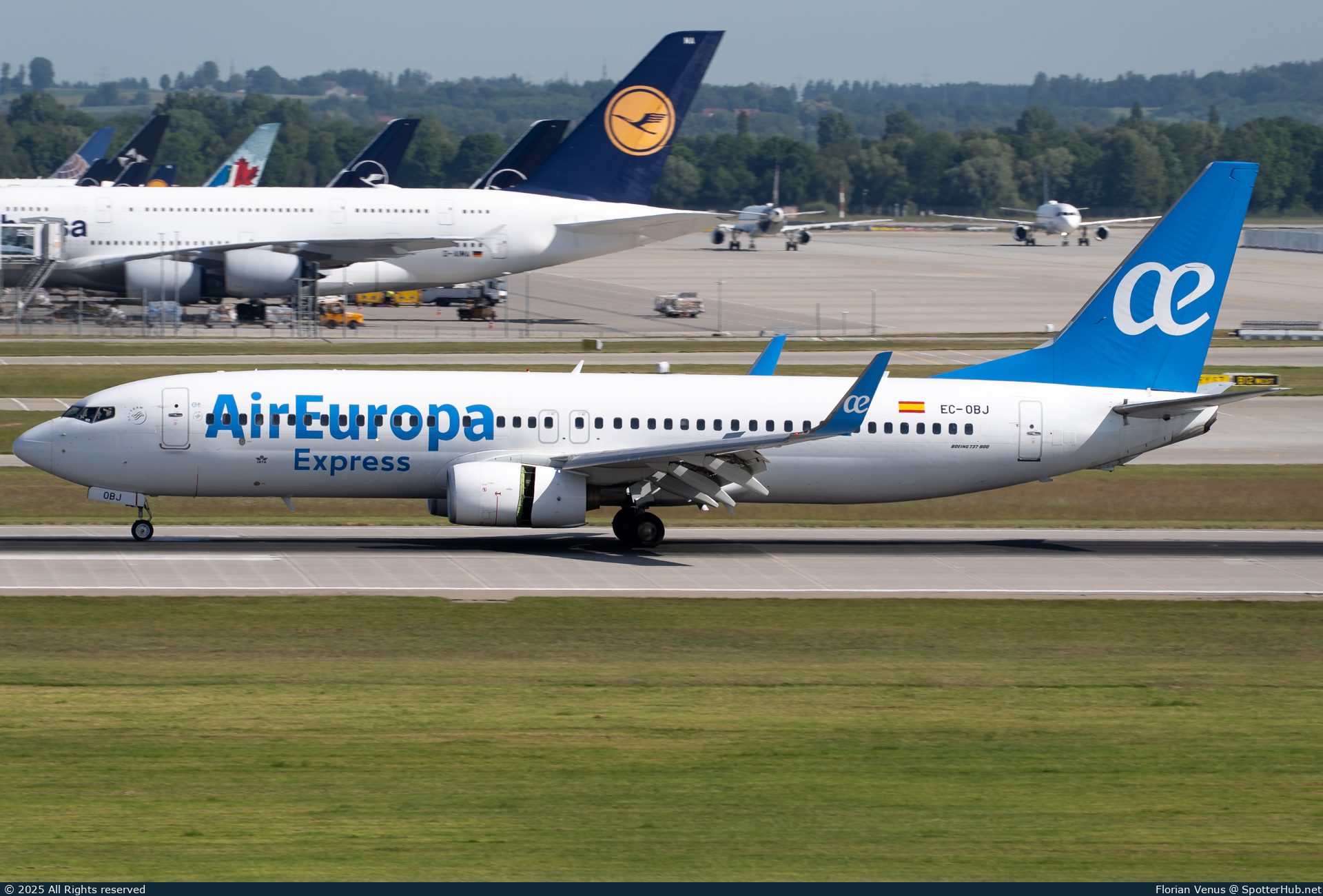 Photo of EC-OBJ - Boeing 737-8GJ operated by Air Europa Express (opb Aeronova)