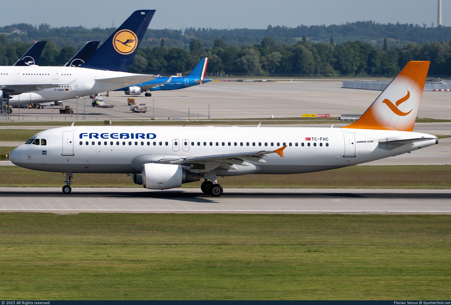 Photo of TC-FHC - Airbus A320-214 operated by Freebird Airlines