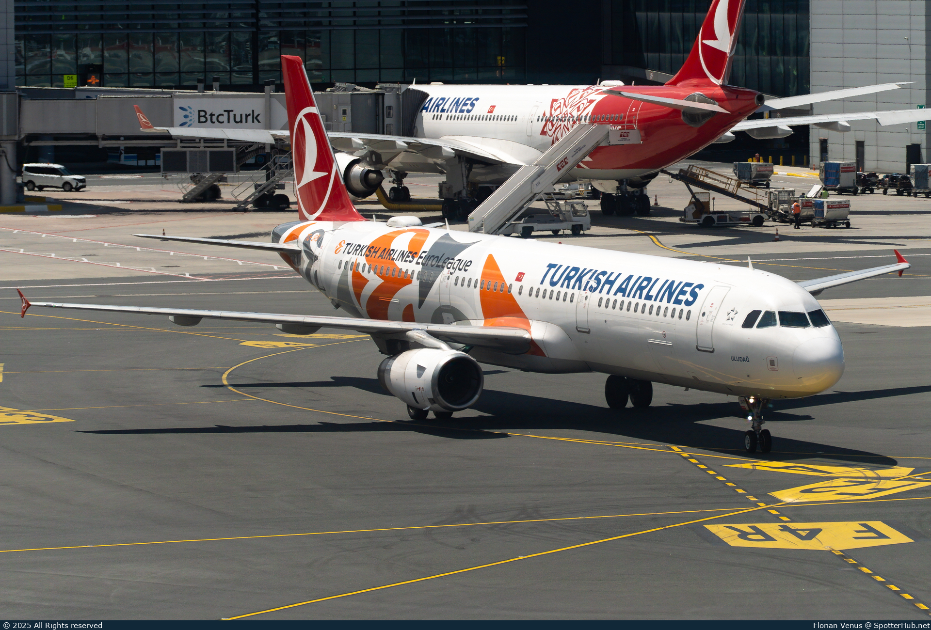 Photo of TC-JRO - Airbus A321-231 operated by Turkish Airlines