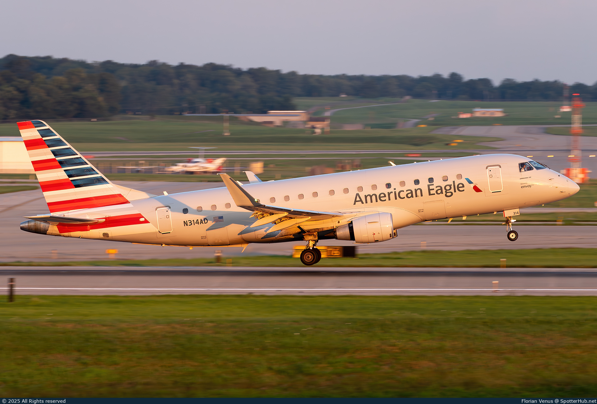 Photo of N314AD - Embraer ERJ-175LR operated by American Eagle (opb Envoy Air)