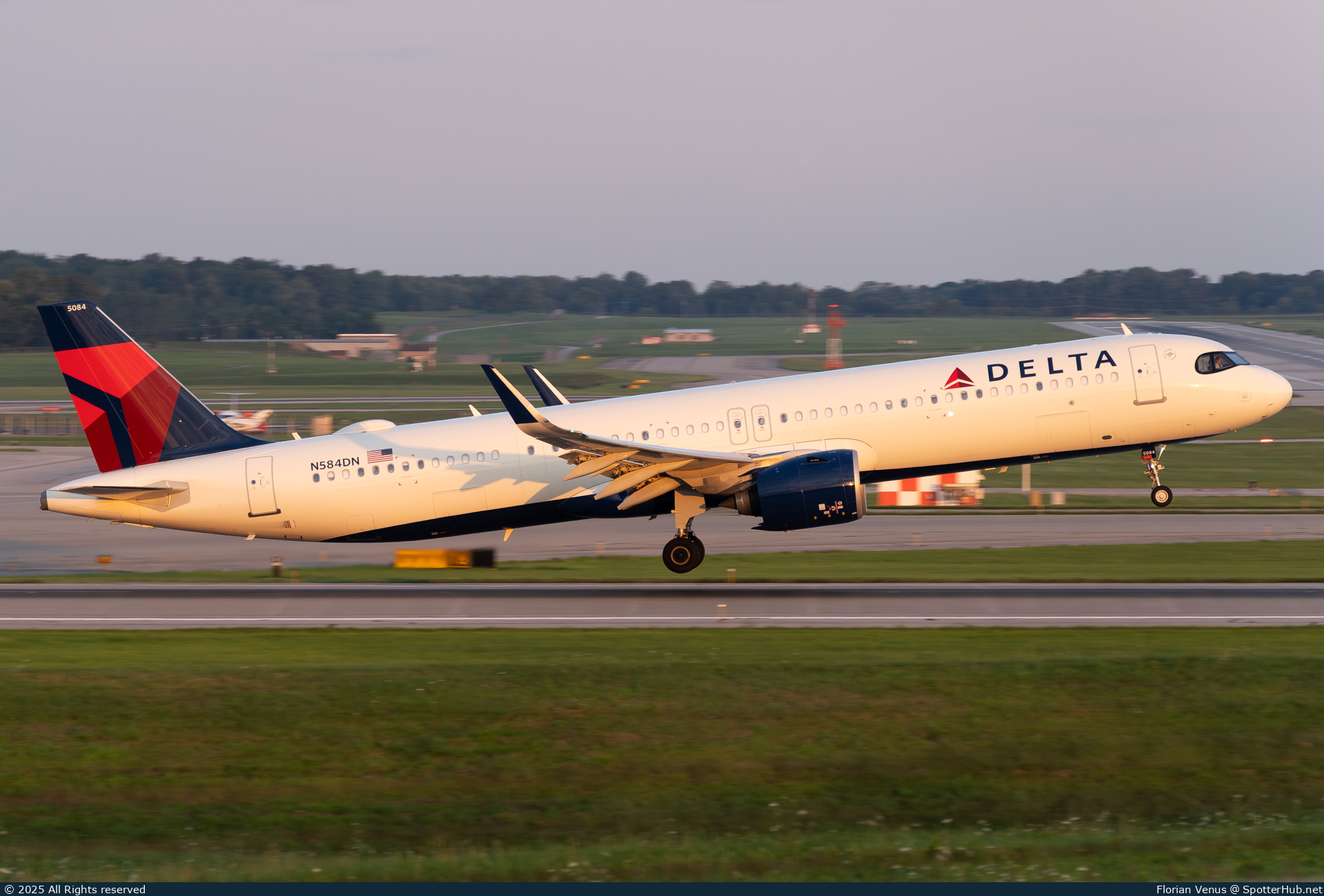 Photo of N584DN - Airbus A321-271NX operated by Delta Air Lines