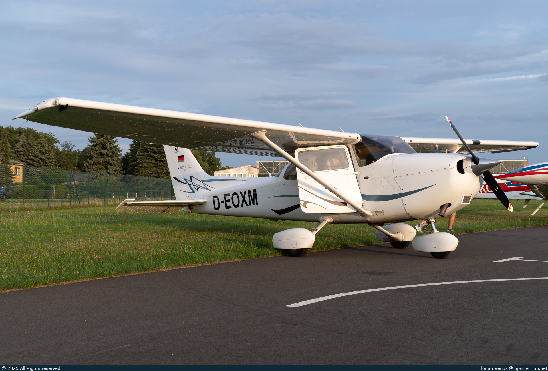 Photo of D-EOXM - Cessna 172S Skyhawk SP operated by AIRBUS Motorfluggruppe