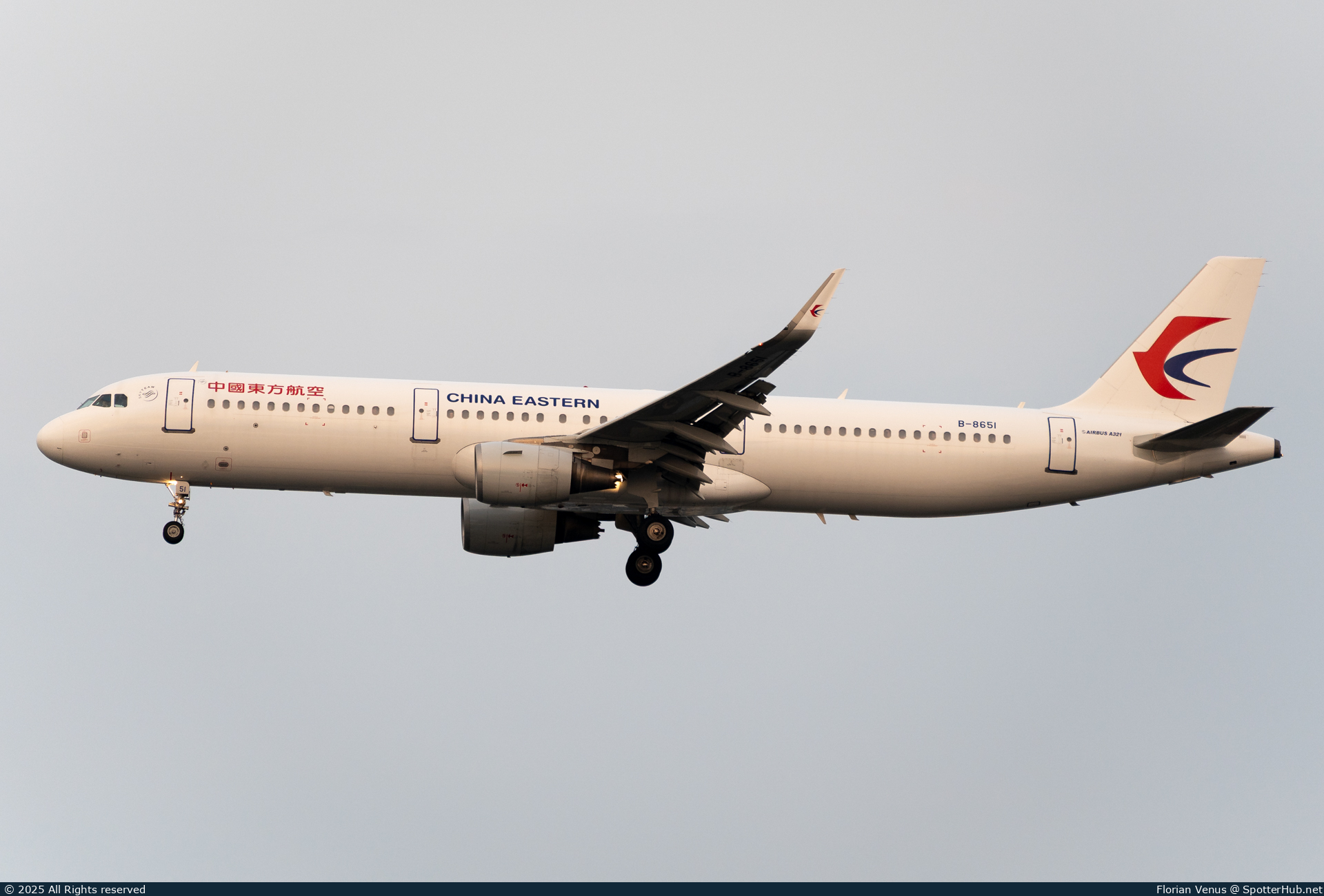 Photo of B-8651 - Airbus A321-211 operated by China Eastern Airlines