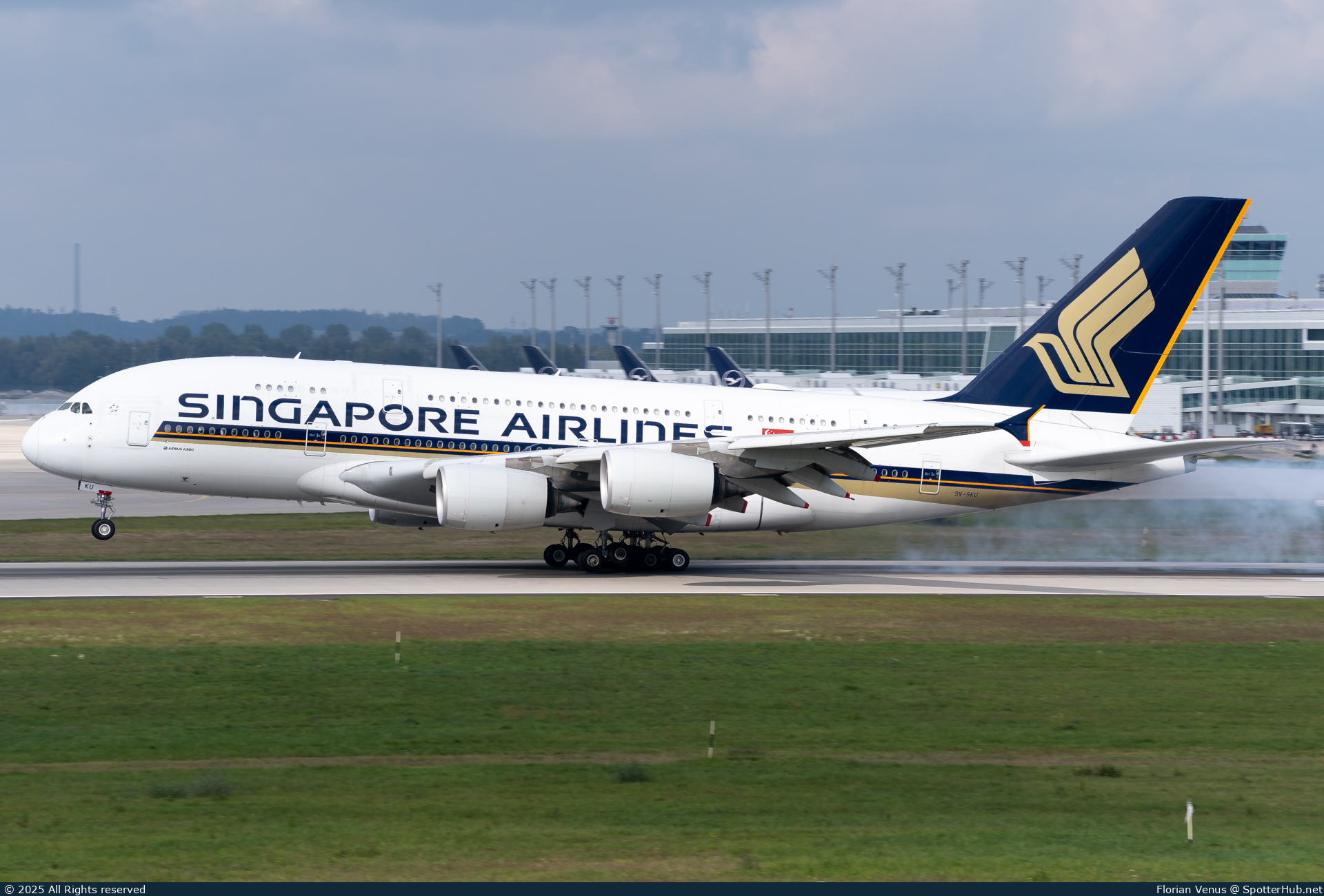 Photo of 9V-SKU - Airbus A380-841 operated by Singapore Airlines
