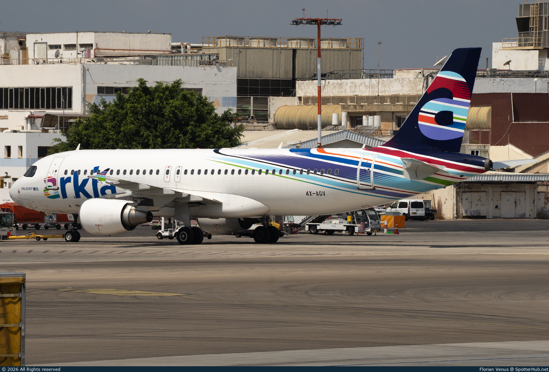 Photo of 4X-AGV - Airbus A320-214 operated by Arkia Israeli Airlines