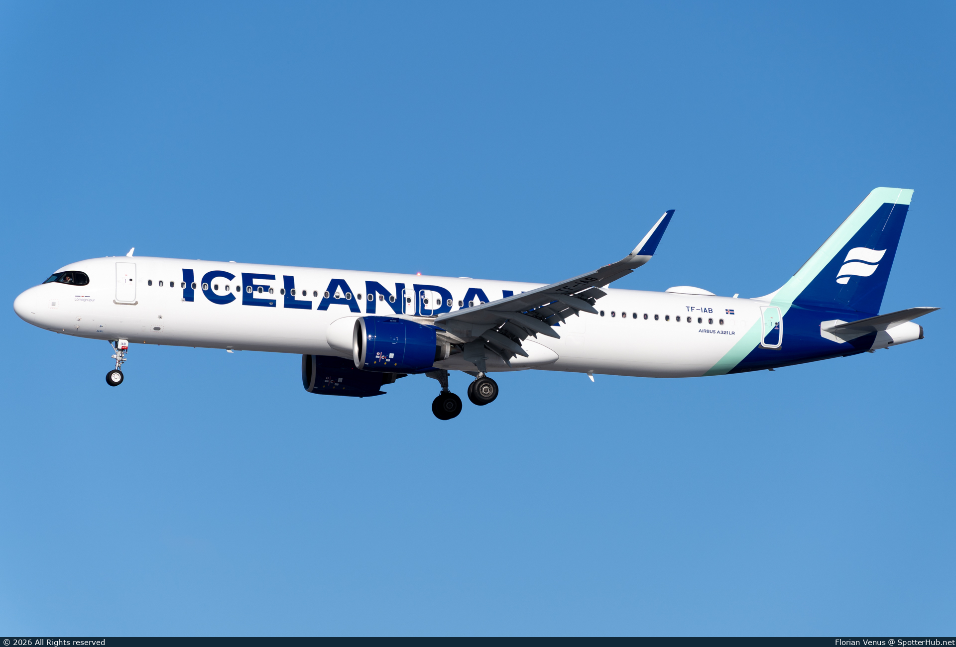 Photo of TF-IAB - Airbus A321-271NX operated by Icelandair