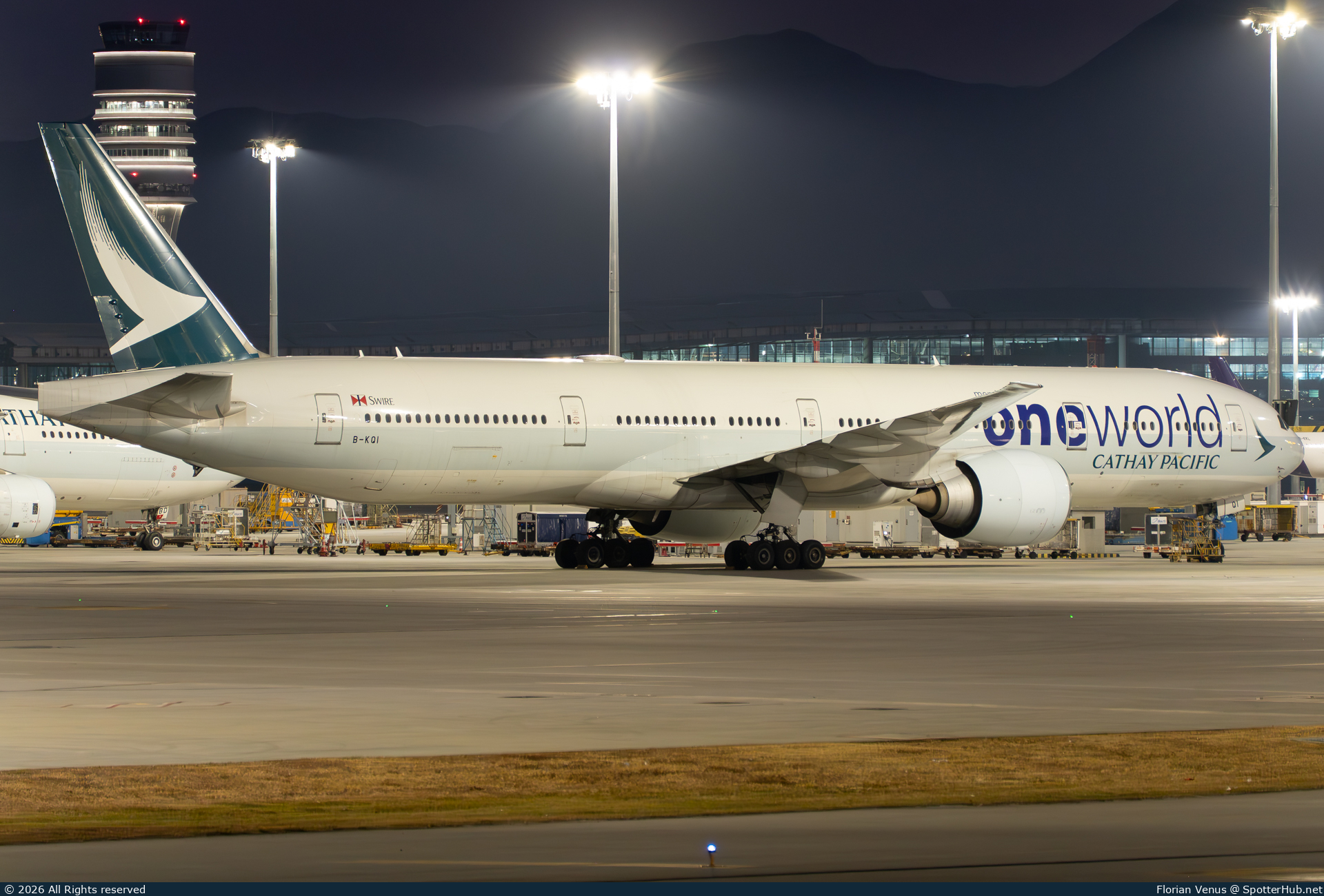 Photo of B-KQI - Boeing 777-367(ER) operated by Cathay Pacific Airways