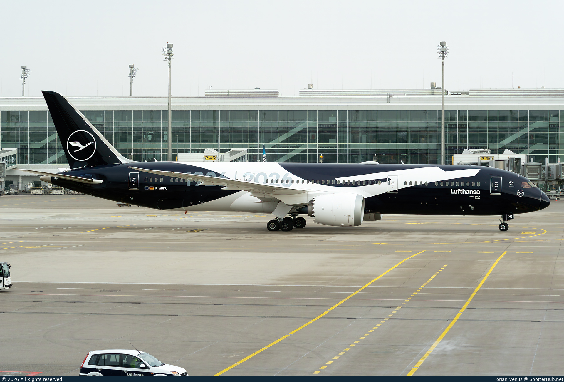 Photo of D-ABPU - Boeing 787-9 Dreamliner operated by Lufthansa