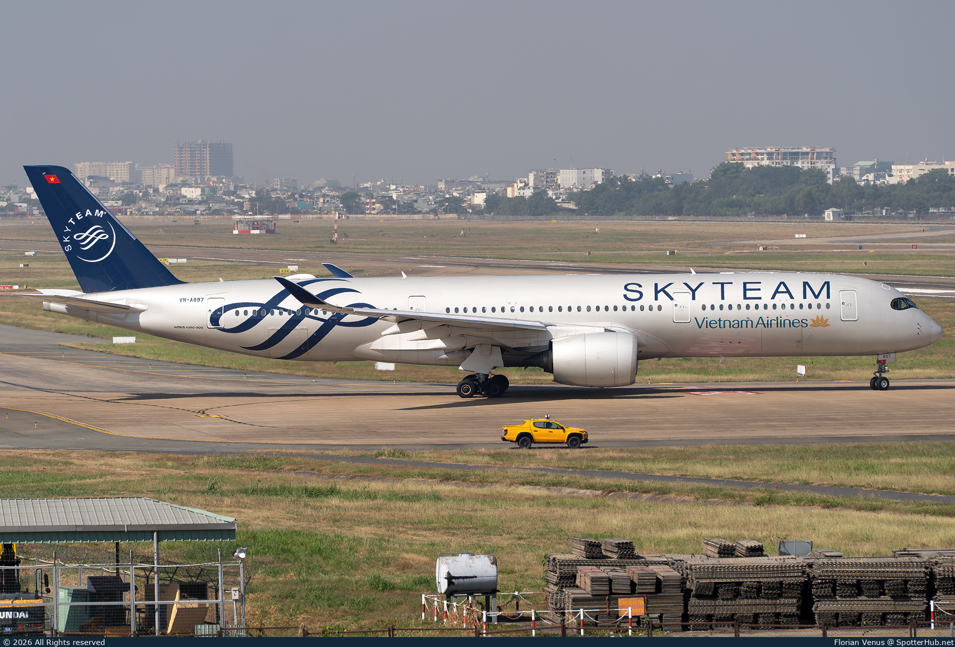 Photo of VN-A897 - Airbus A350-941 operated by Vietnam Airlines