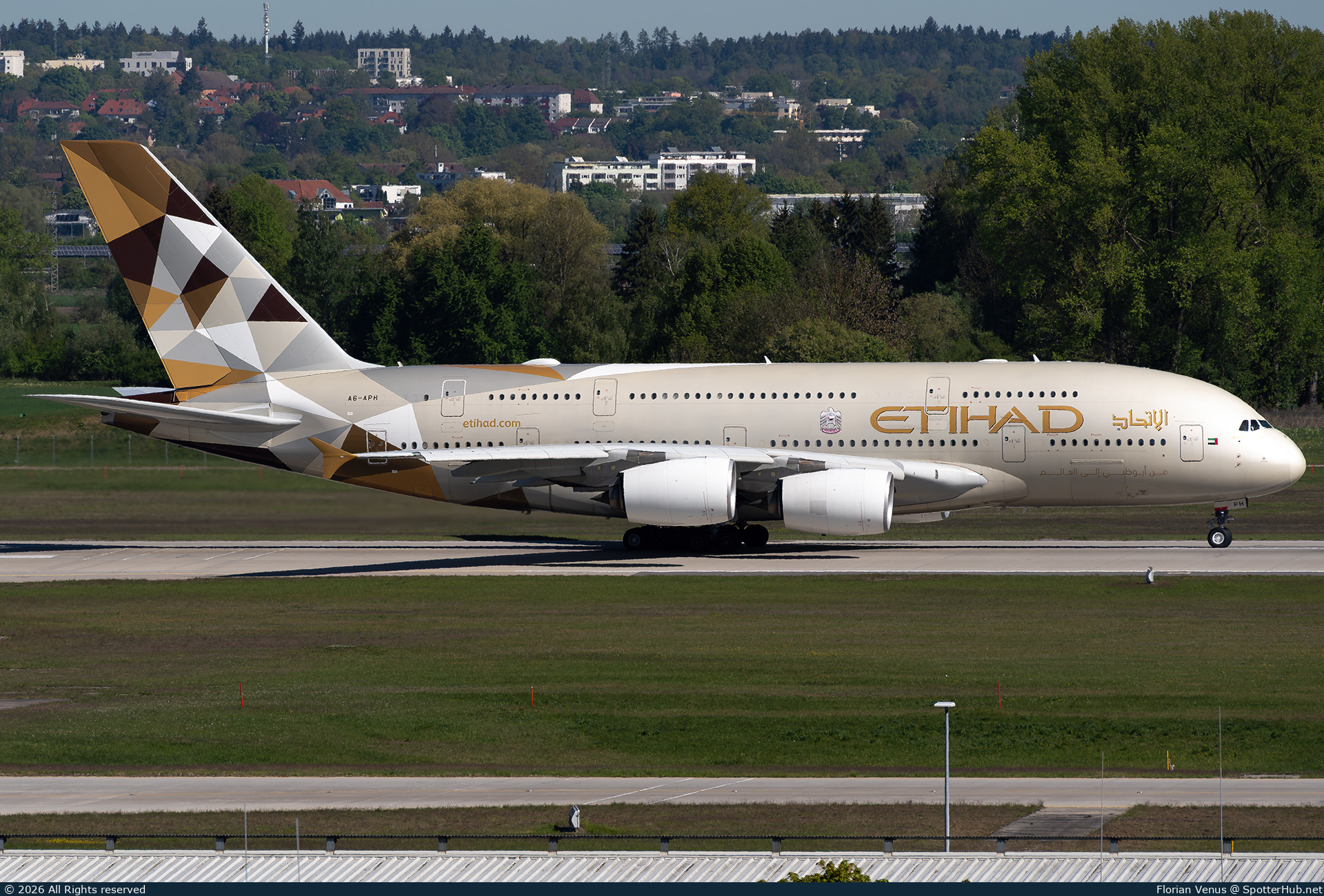 Photo of A6-APH - Airbus A380-861 operated by Etihad Airways
