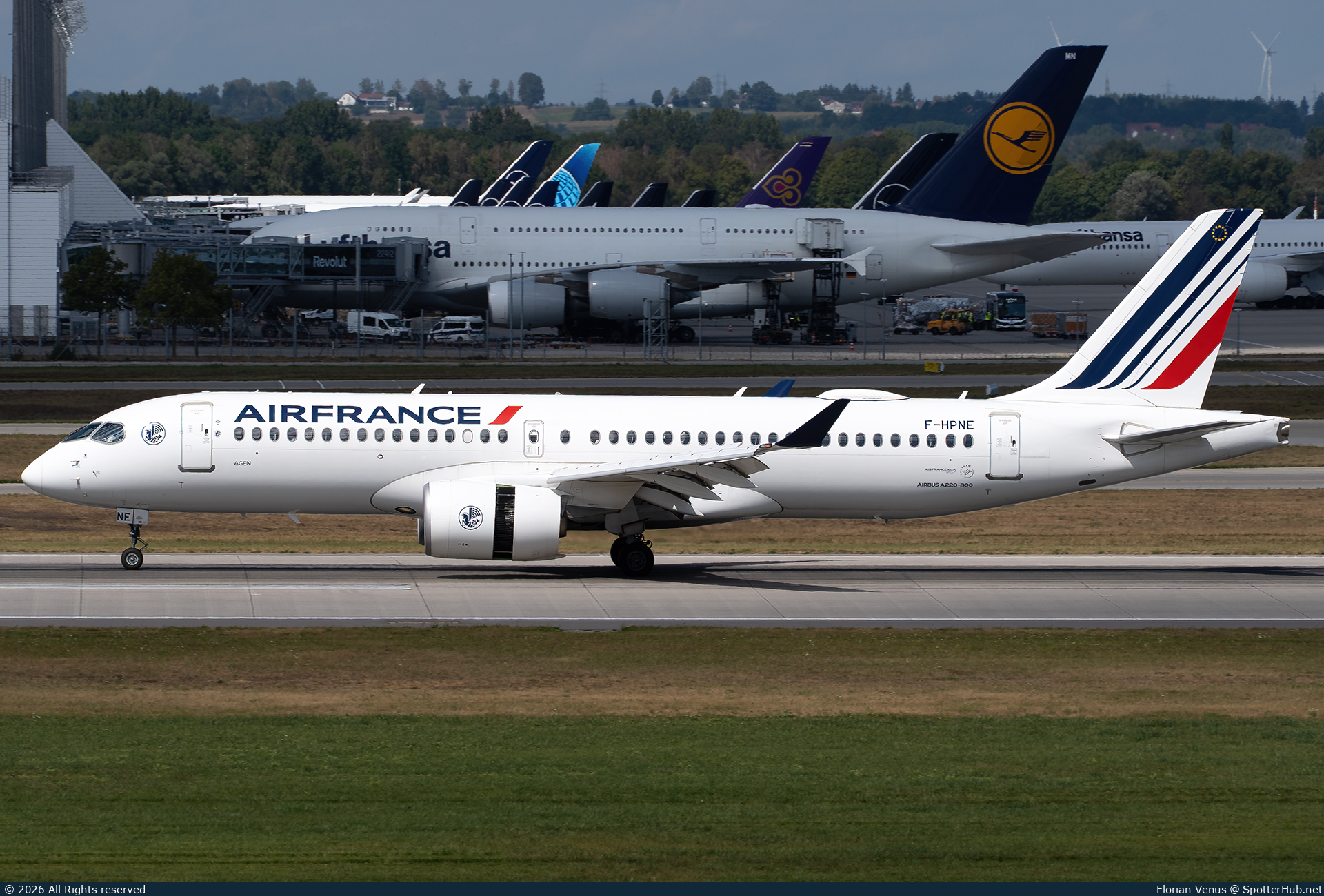 Photo of F-HPNE - Airbus A220-300 operated by Air France