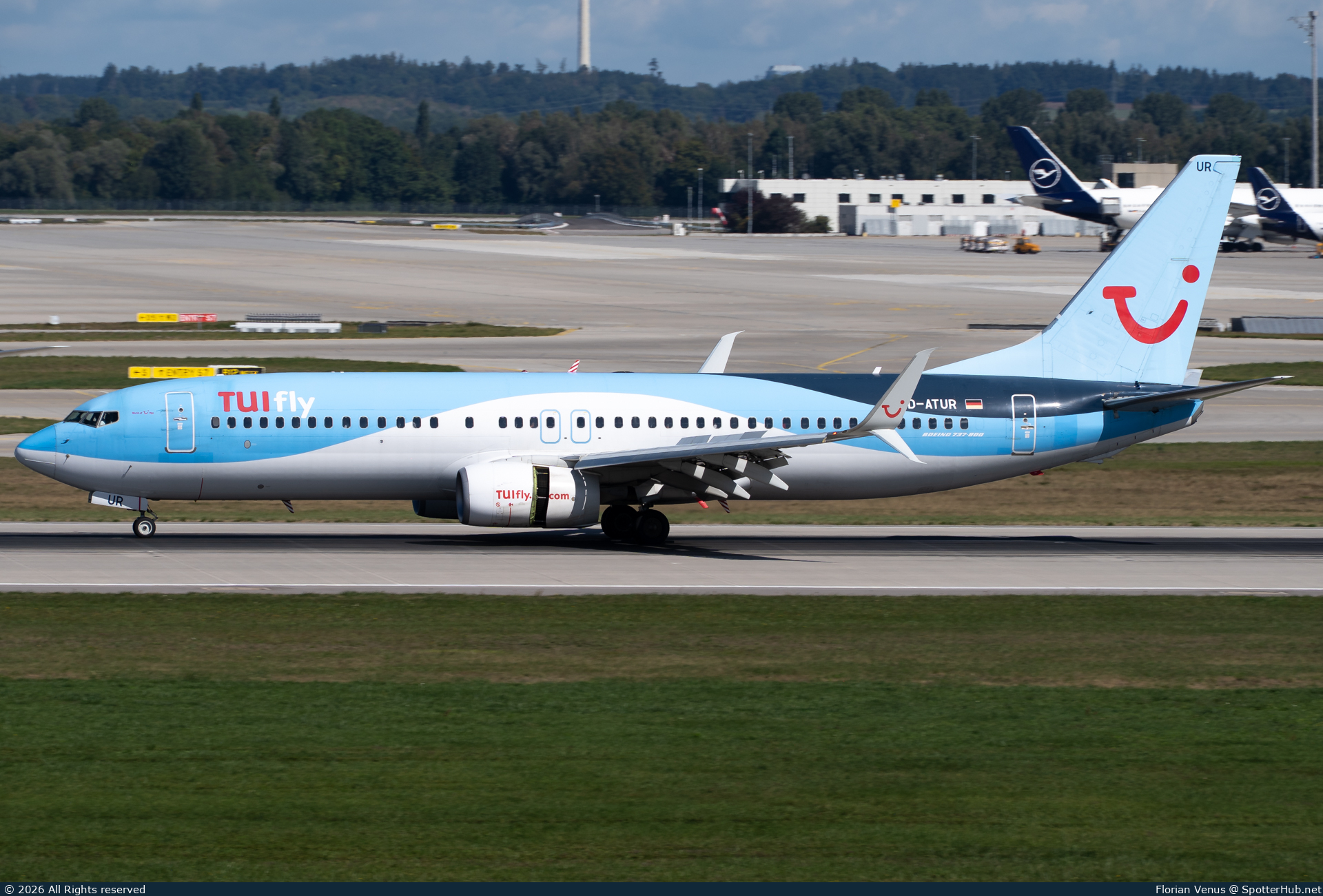 Photo of D-ATUR - Boeing 737-8K5 operated by TUIfly
