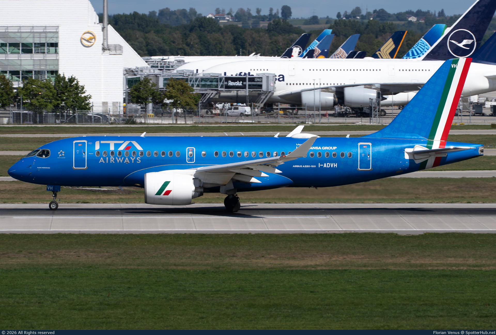 Photo of I-ADVH - Airbus A220-100 operated by ITA Airways