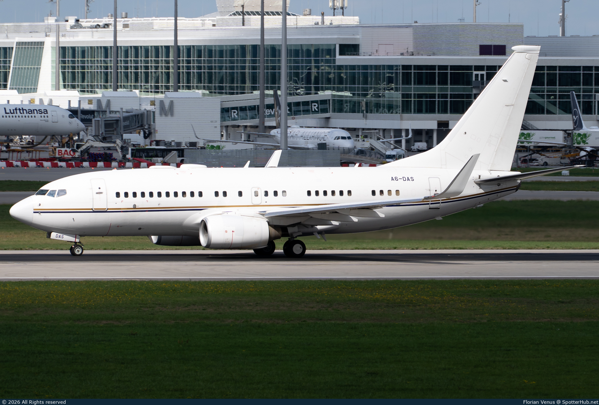 Photo of A6-DAS - Boeing 737-7Z5(BBJ) operated by Royal Jet