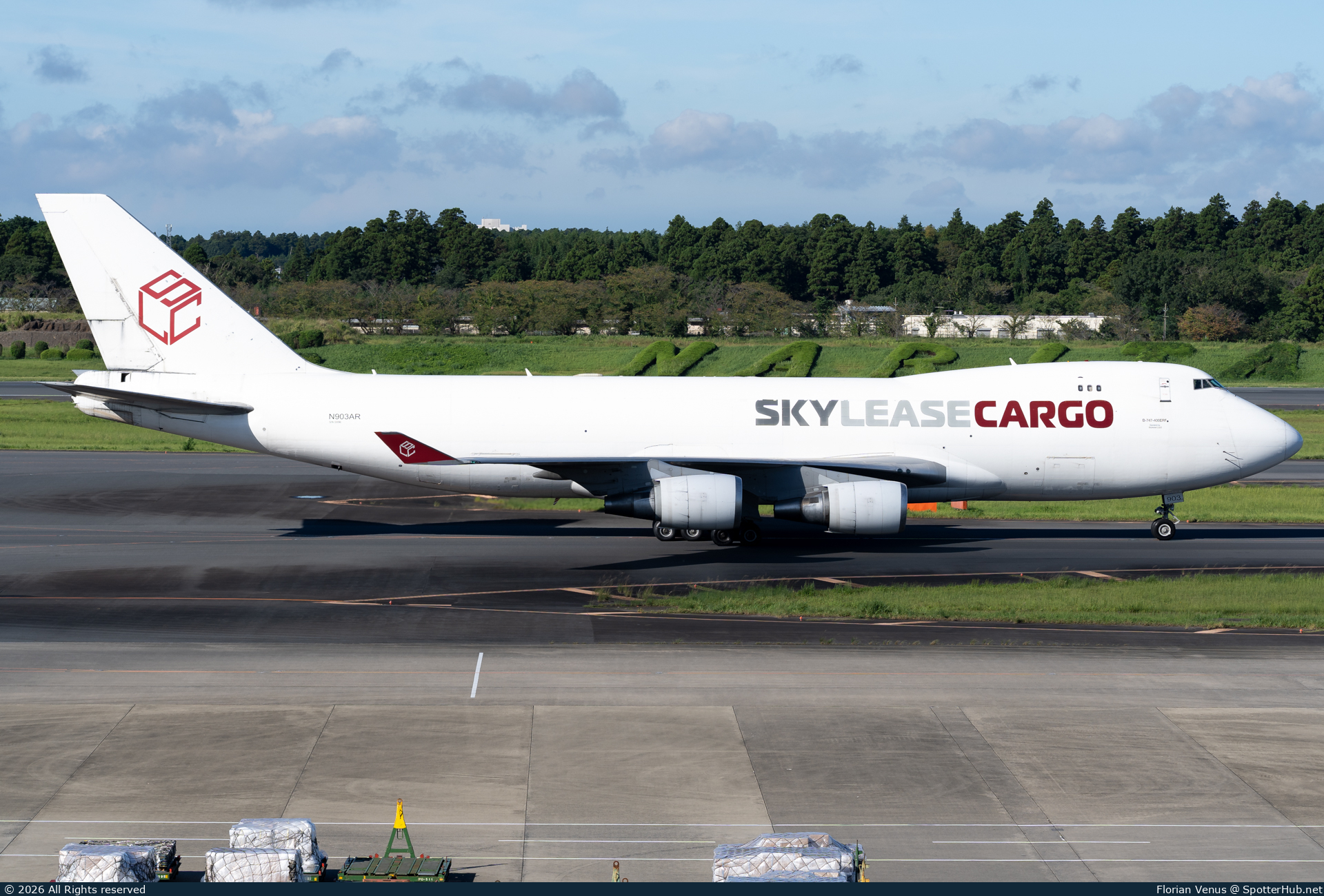 Photo of N903AR - Boeing 747-428F(ER) operated by Sky Lease Cargo