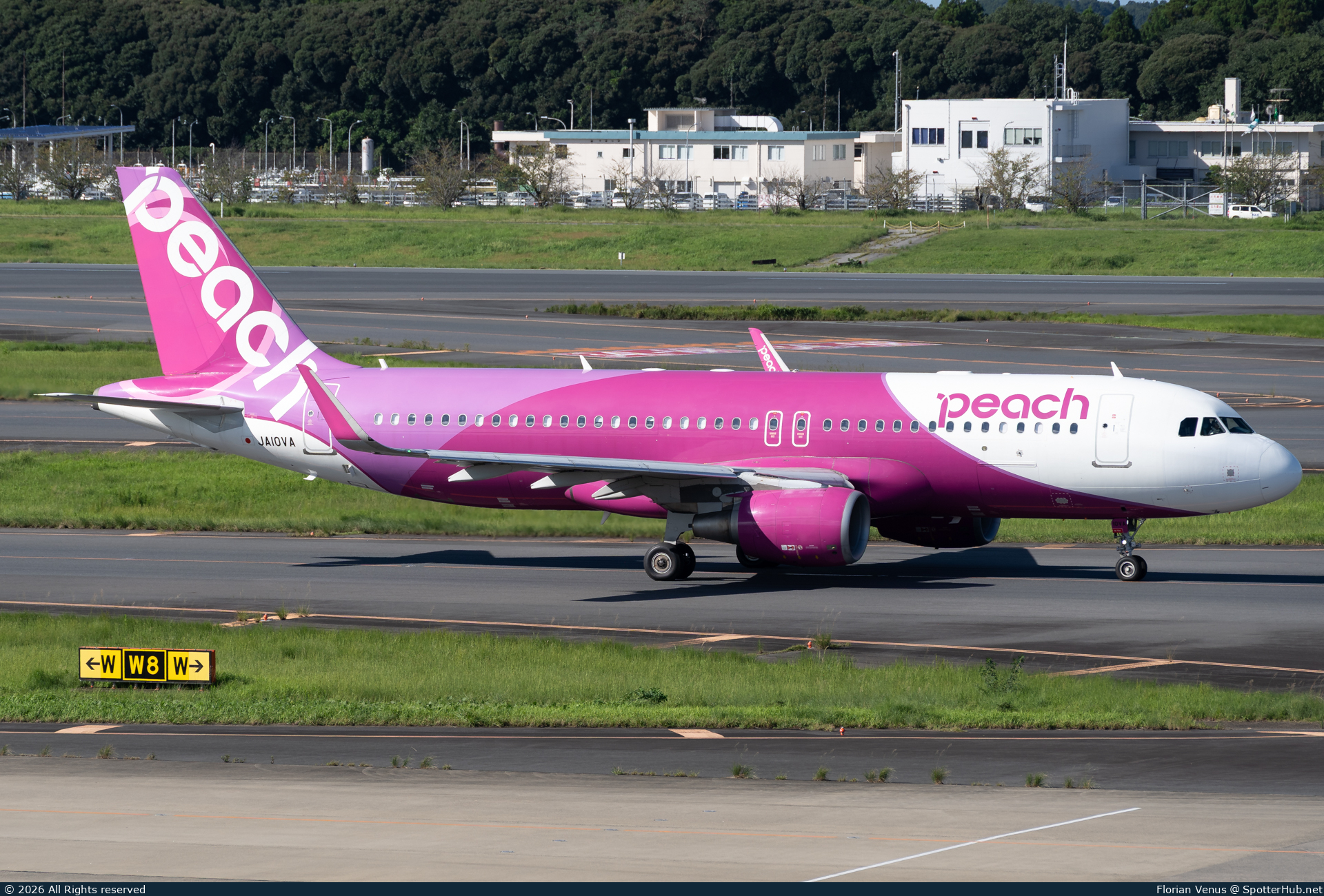 Photo of JA10VA - Airbus A320-214 operated by Peach Aviation