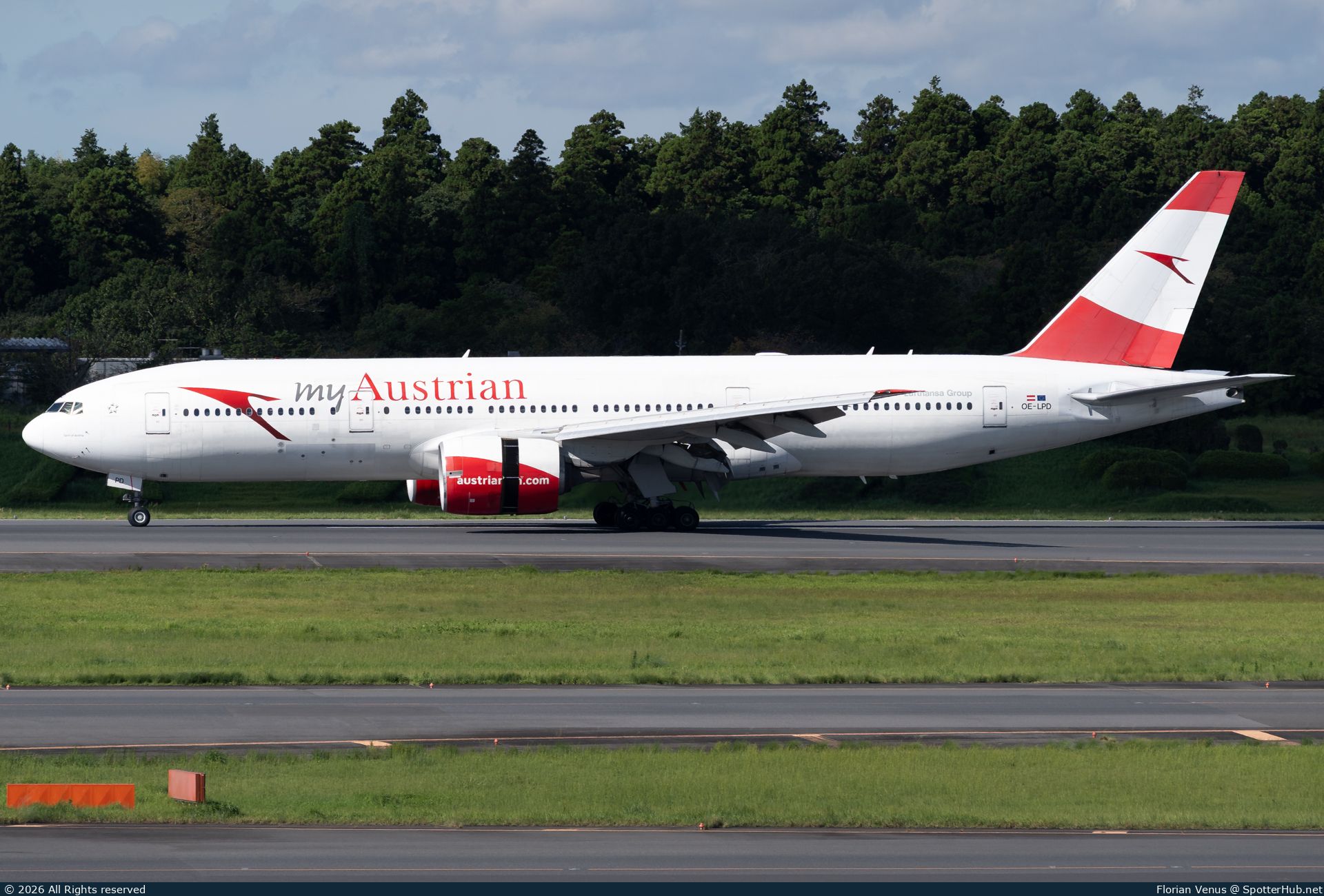 Photo of OE-LPD - Boeing 777-2B8(ER) operated by Austrian Airlines