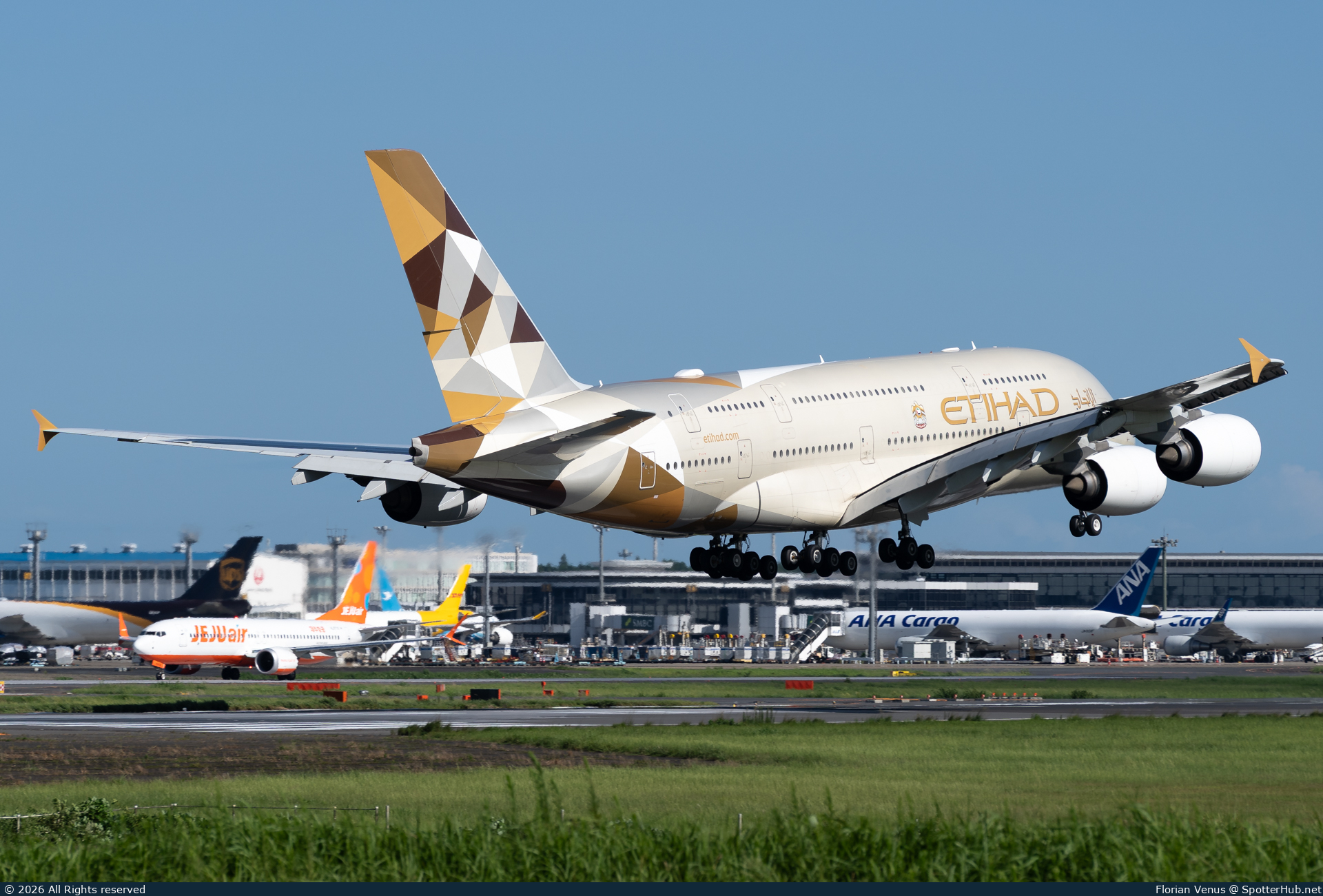 Photo of A6-API - Airbus A380-861 operated by Etihad Airways