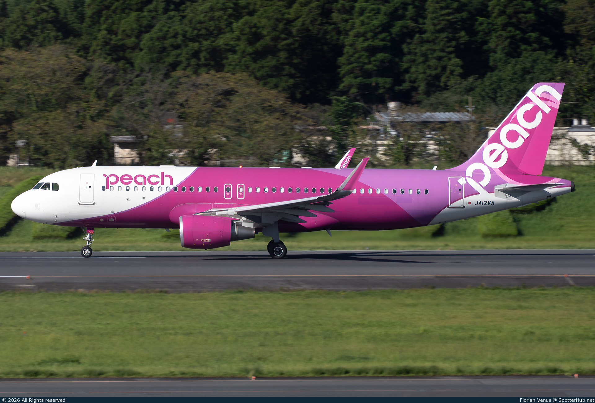 Photo of JA12VA - Airbus A320-214 operated by Peach Aviation