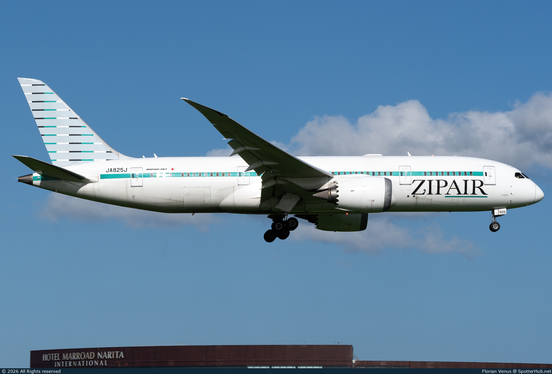 Photo of JA825J - Boeing 787-8 Dreamliner operated by Zipair