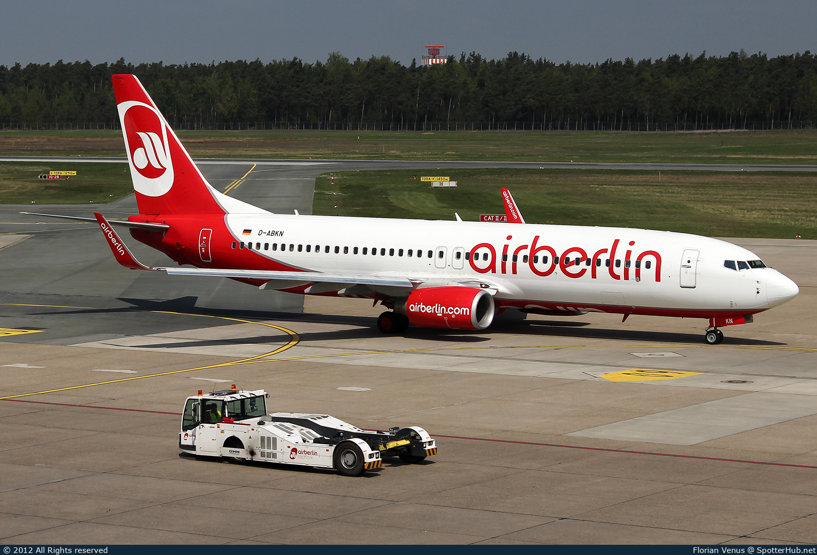 Photo of D-ABKN - Boeing 737-86J operated by Air Berlin