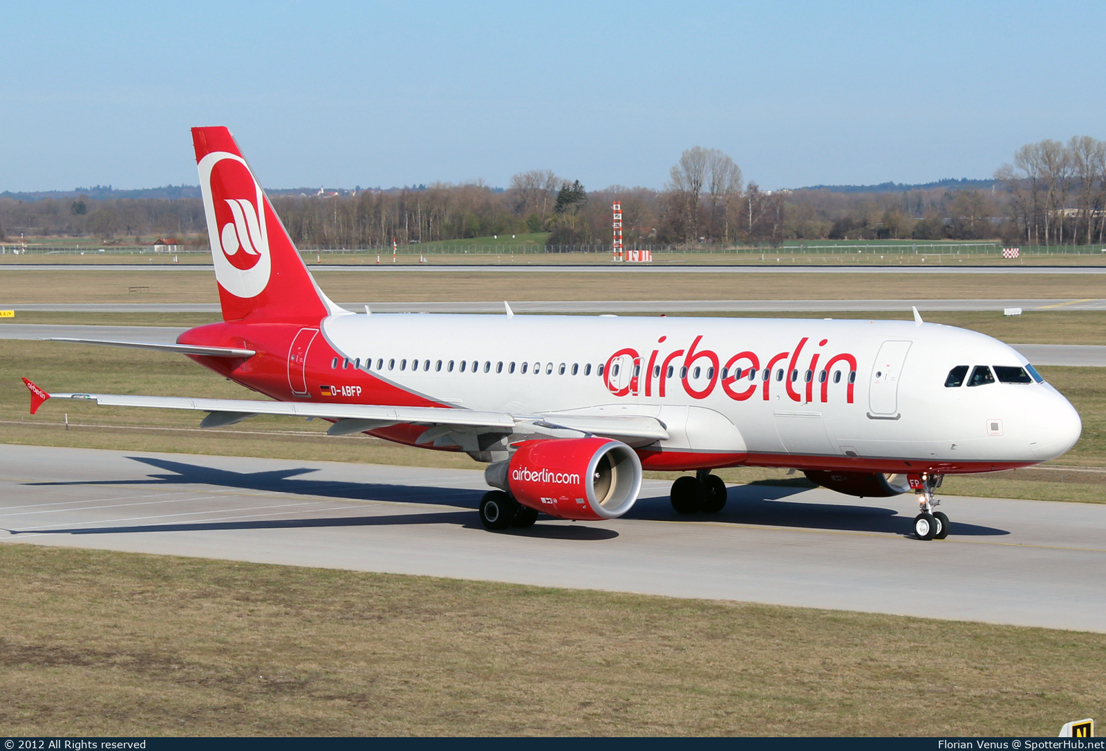 Photo of D-ABFP - Airbus A320-214 operated by Air Berlin
