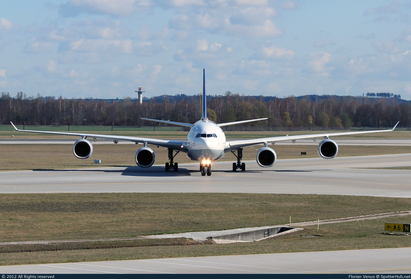 Photo of D-AIHZ - Airbus A340-642 operated by Lufthansa