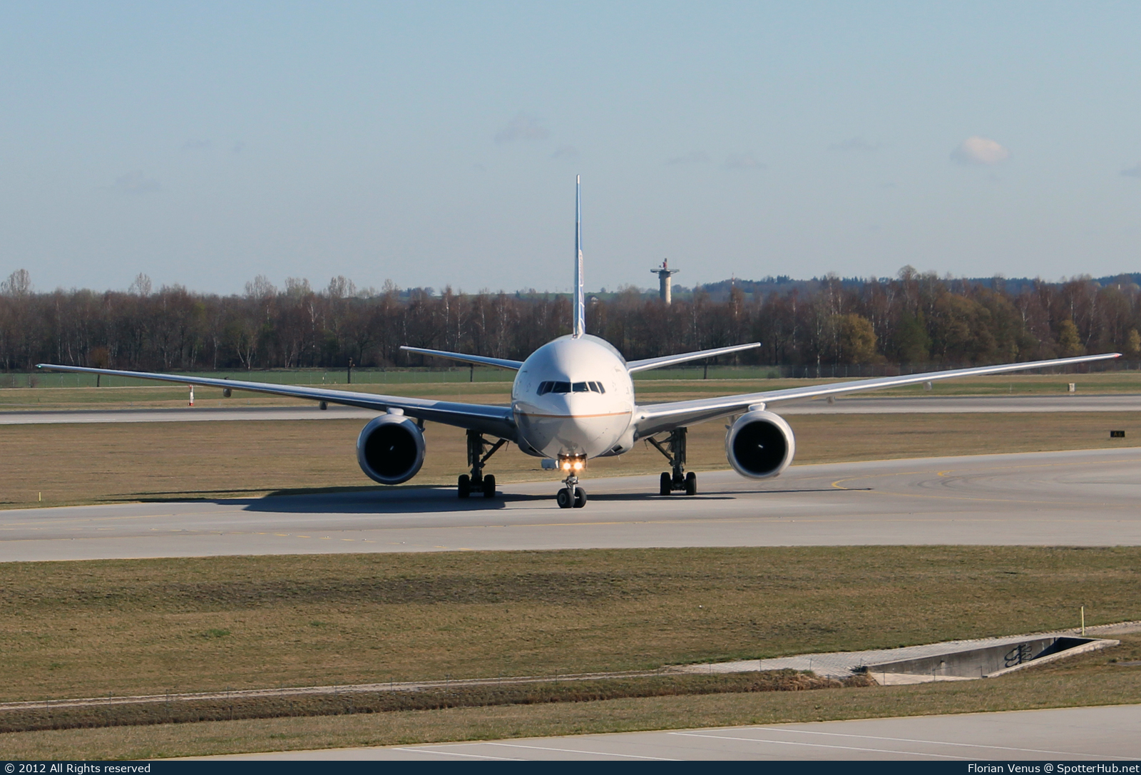 Photo of N777UA - Boeing 777-222 operated by United Airlines