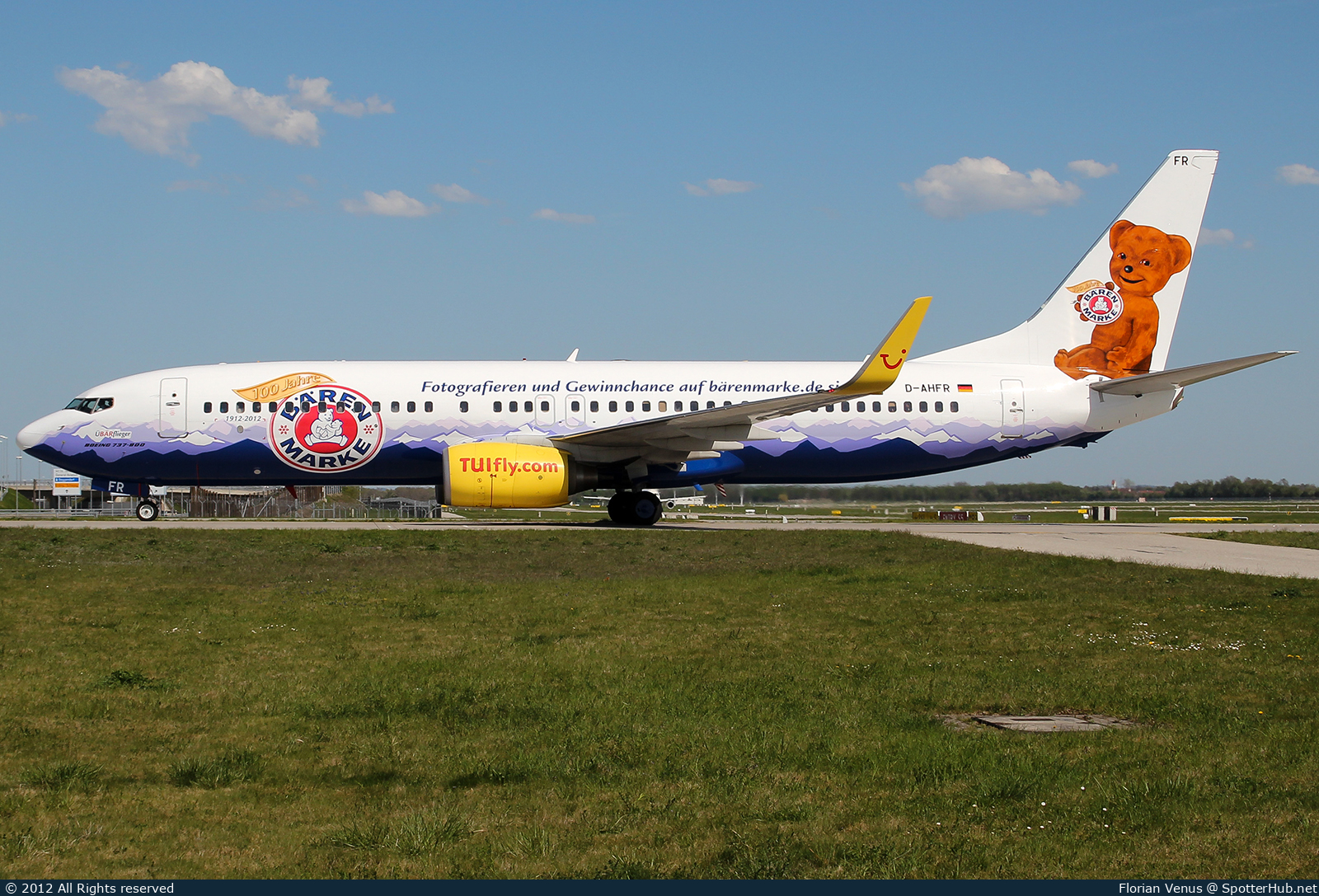 Photo of D-AHFR - Boeing 737-8K5 operated by TUIfly