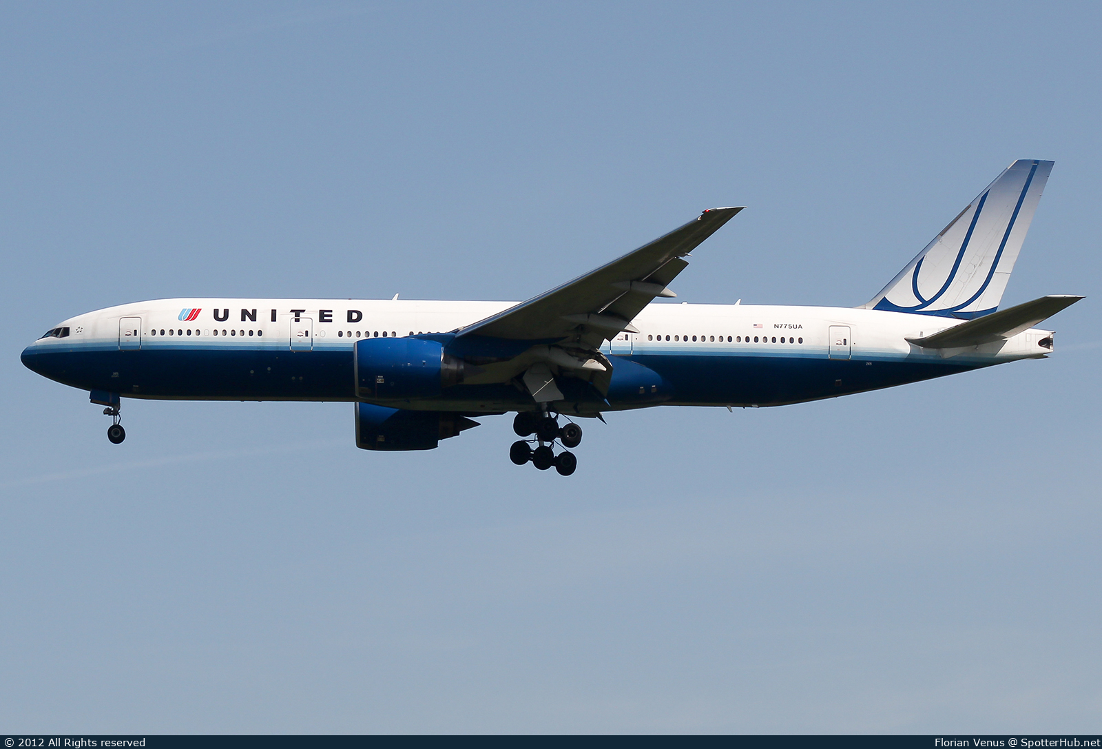 Photo of N775UA - Boeing 777-222 operated by United Airlines